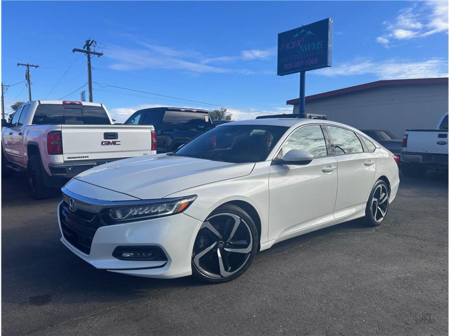2018 White /No Color Honda Accord (1HGCV1F33JA) with an 4-Cyl, i-VTEC, Turbo, 1.5 Liter engine, Auto, CVT w/Sport Mode transmission, located at 607 W Columbia Drive, Kennewick, WA, 99336, (509) 987-1069, 46.216743, -119.126404- Photo#0