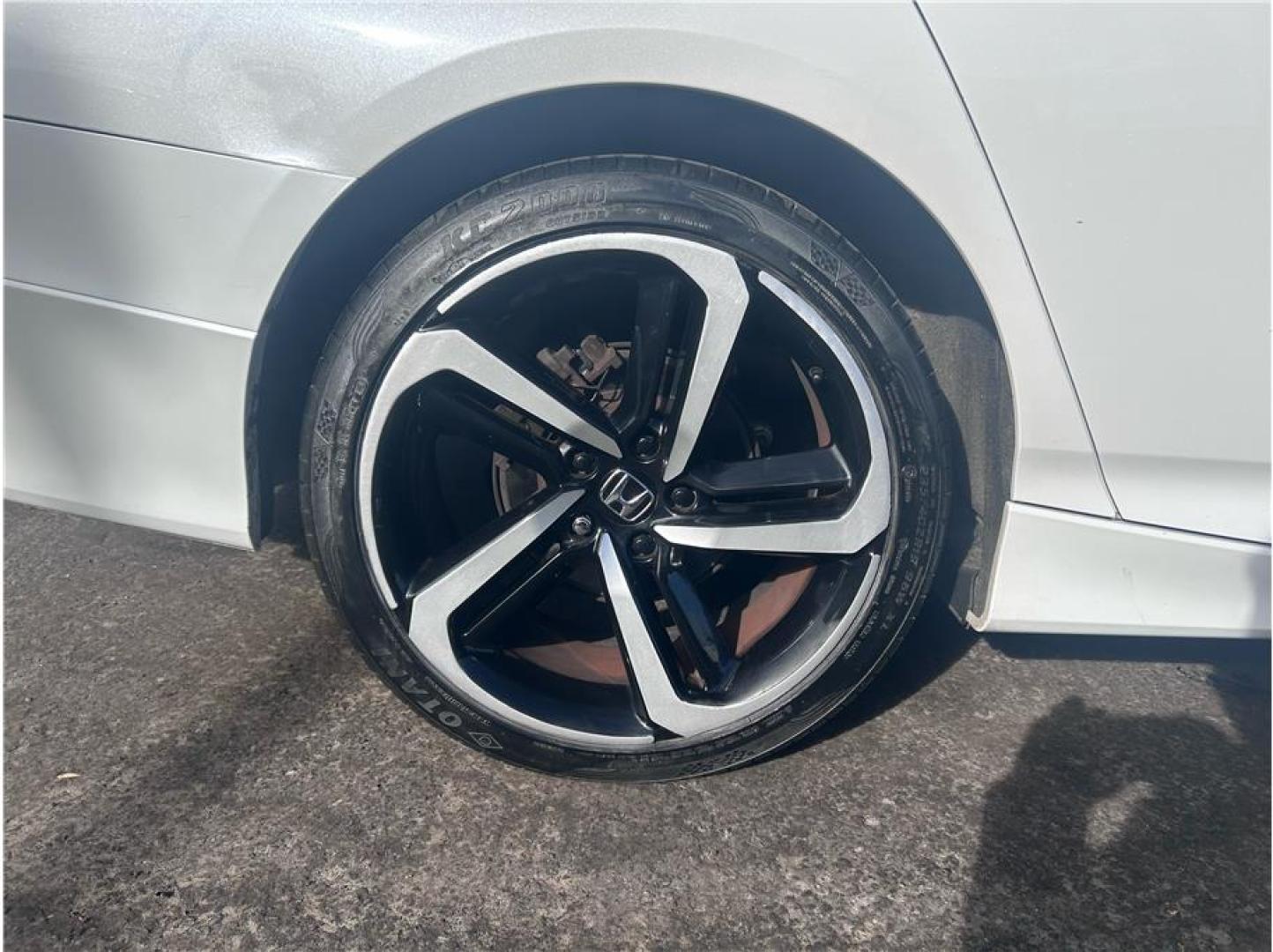 2018 White /No Color Honda Accord (1HGCV1F33JA) with an 4-Cyl, i-VTEC, Turbo, 1.5 Liter engine, Auto, CVT w/Sport Mode transmission, located at 607 W Columbia Drive, Kennewick, WA, 99336, (509) 987-1069, 46.216743, -119.126404- Photo#6