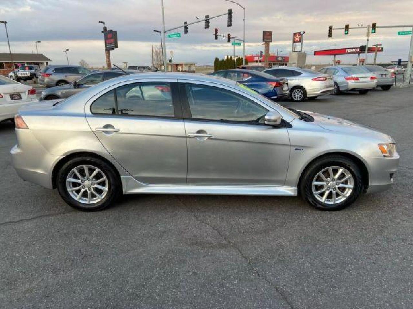 2016 Gray /No Color Mitsubishi Lancer ES Sedan 4D (JA32U2FU6GU) with an 4-Cyl, 2.0 Liter engine, Automatic, CVT transmission, located at 607 W Columbia Drive, Kennewick, WA, 99336, (509) 987-1069, 46.216743, -119.126404 - Photo#3