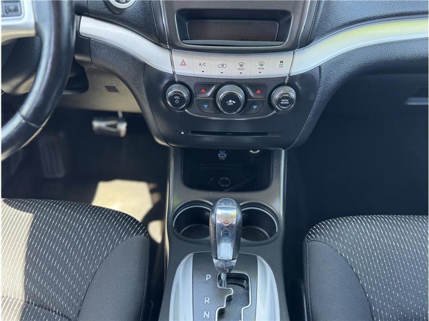 2017 Gray /No Color Dodge Journey SE Sport Utility 4D (3C4PDCAB7HT) with an 4-Cyl, 2.4 Liter engine, Auto, 4-Spd AutoStick transmission, located at 607 W Columbia Drive, Kennewick, WA, 99336, (509) 987-1069, 46.216743, -119.126404 - Photo#9