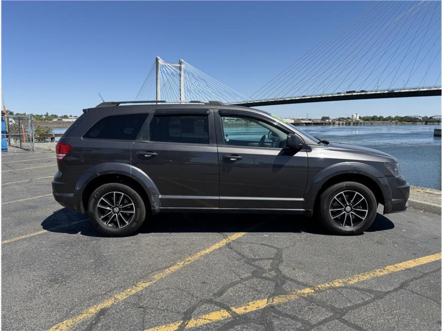 2017 Gray /No Color Dodge Journey SE Sport Utility 4D (3C4PDCAB7HT) with an 4-Cyl, 2.4 Liter engine, Auto, 4-Spd AutoStick transmission, located at 607 W Columbia Drive, Kennewick, WA, 99336, (509) 987-1069, 46.216743, -119.126404 - Photo#13