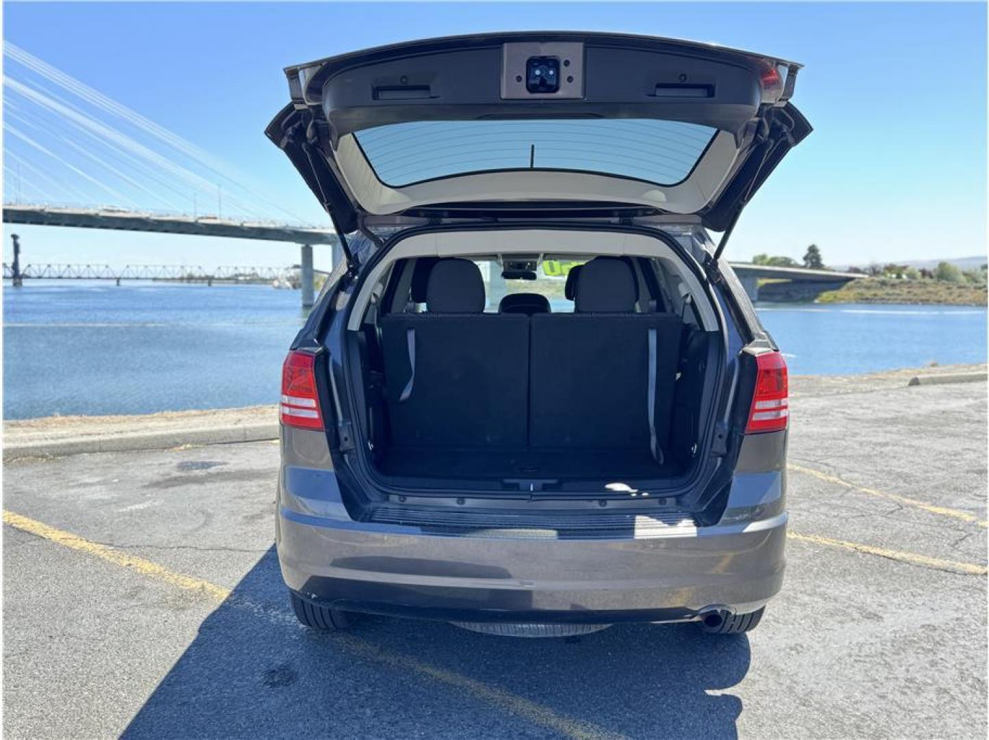 2017 Gray /No Color Dodge Journey SE Sport Utility 4D (3C4PDCAB7HT) with an 4-Cyl, 2.4 Liter engine, Auto, 4-Spd AutoStick transmission, located at 607 W Columbia Drive, Kennewick, WA, 99336, (509) 987-1069, 46.216743, -119.126404 - Photo#15