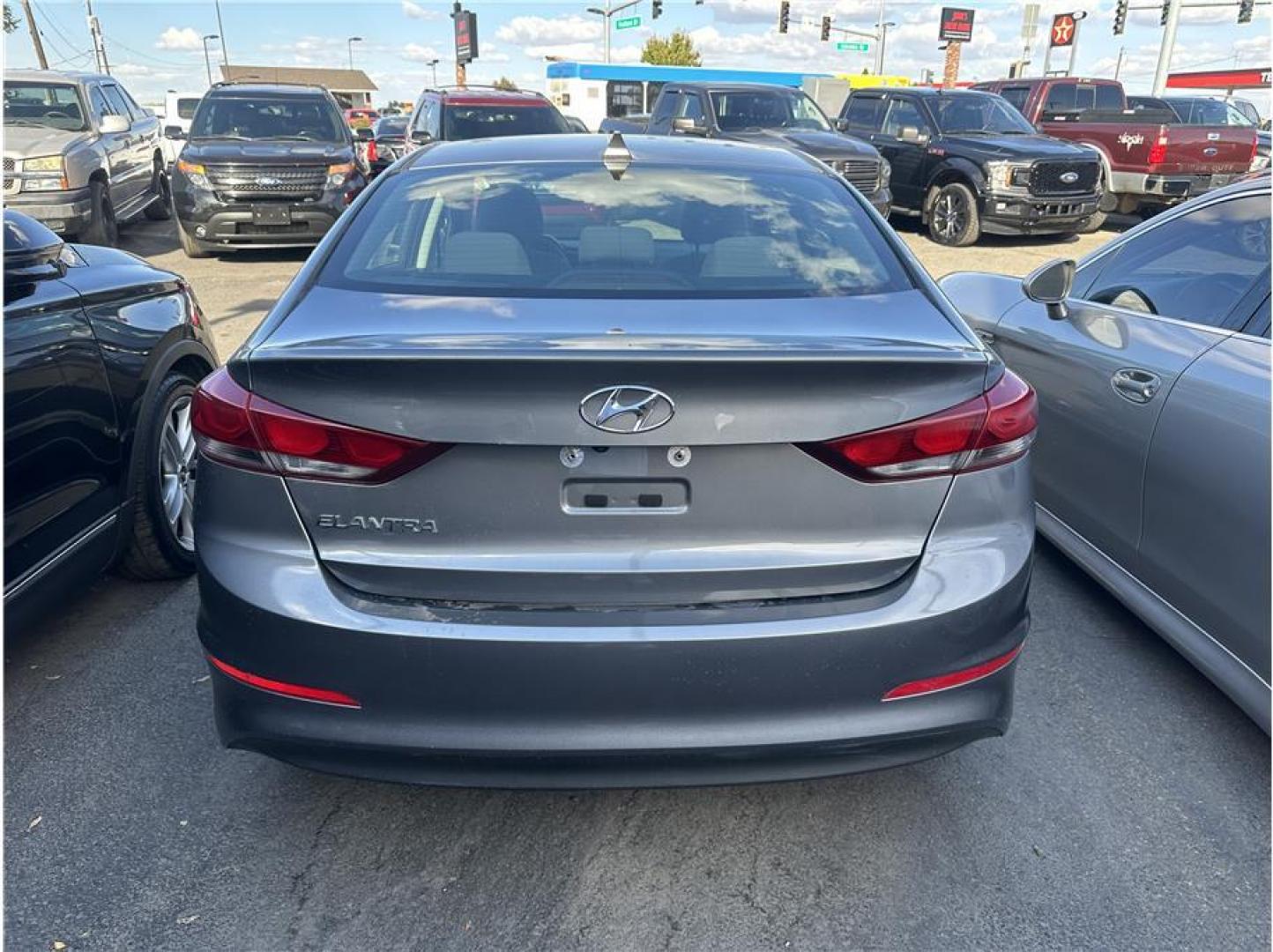 2018 Silver /No Color Hyundai Elantra Value Edition Sedan 4D (5NPD84LF2JH) with an 4-Cyl, SULEV, 2.0 Liter engine, Auto, 6-Spd Shiftronic transmission, located at 607 W Columbia Drive, Kennewick, WA, 99336, (509) 987-1069, 46.216743, -119.126404 - Photo#3