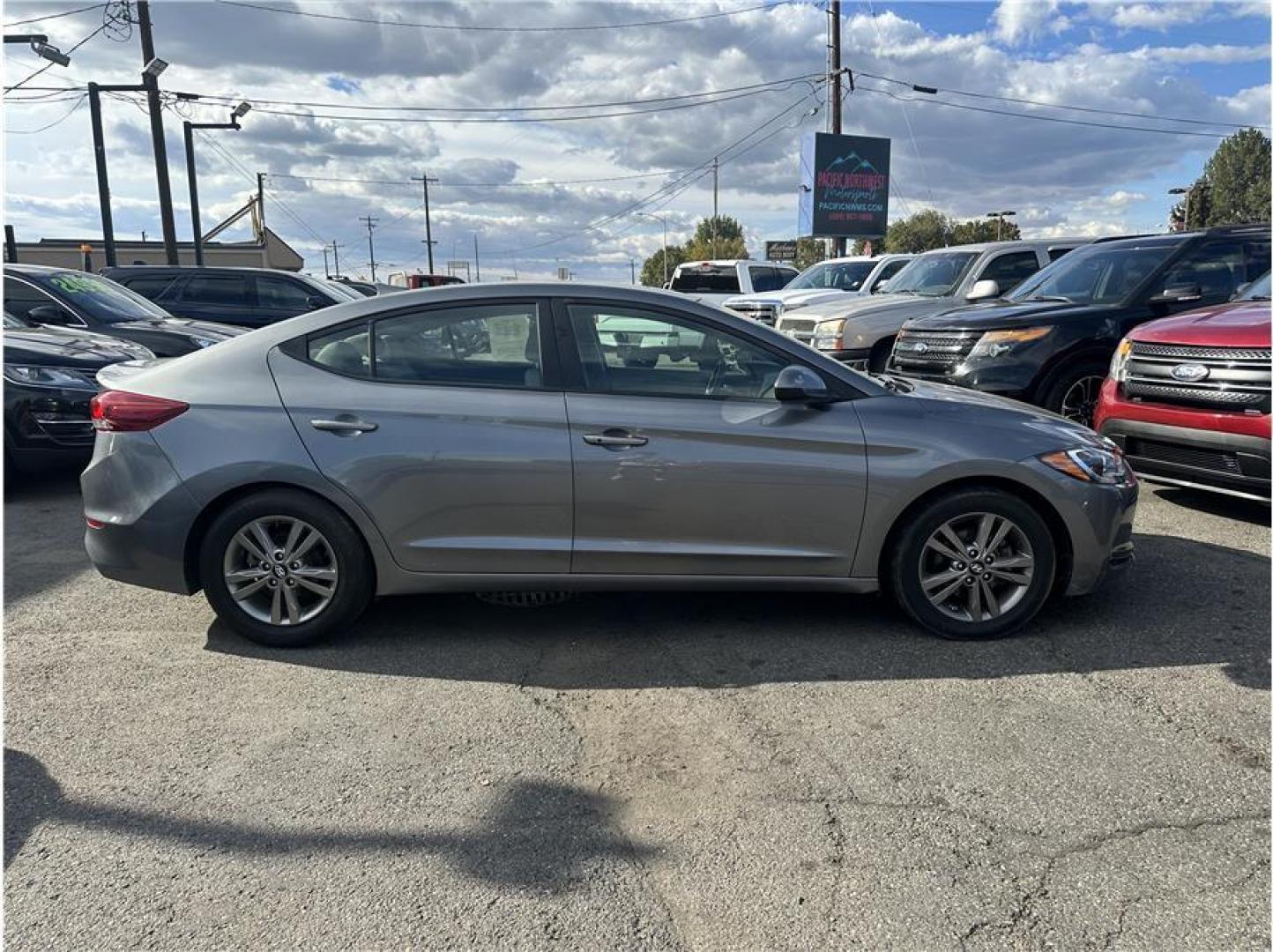 2018 Silver /No Color Hyundai Elantra Value Edition Sedan 4D (5NPD84LF2JH) with an 4-Cyl, SULEV, 2.0 Liter engine, Auto, 6-Spd Shiftronic transmission, located at 607 W Columbia Drive, Kennewick, WA, 99336, (509) 987-1069, 46.216743, -119.126404 - Photo#5