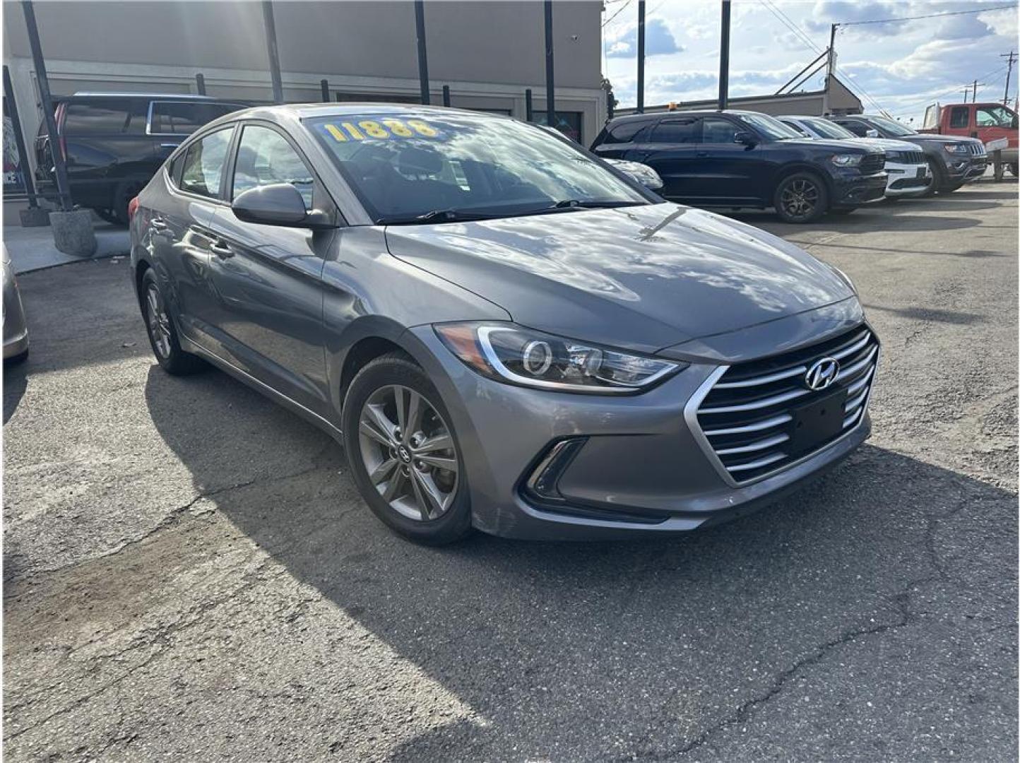 2018 Silver /No Color Hyundai Elantra Value Edition Sedan 4D (5NPD84LF2JH) with an 4-Cyl, SULEV, 2.0 Liter engine, Auto, 6-Spd Shiftronic transmission, located at 607 W Columbia Drive, Kennewick, WA, 99336, (509) 987-1069, 46.216743, -119.126404 - Photo#6