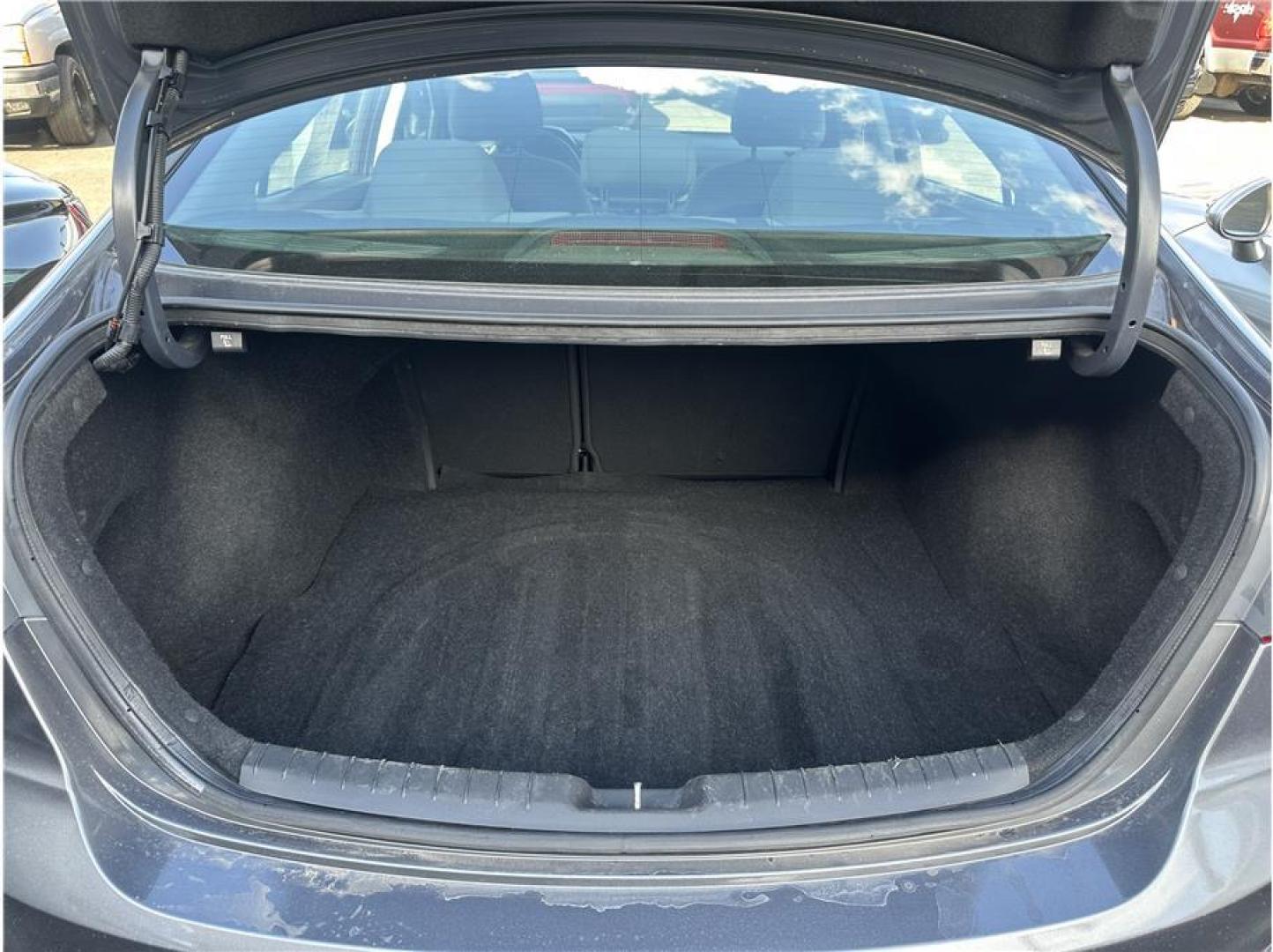 2018 Silver /No Color Hyundai Elantra Value Edition Sedan 4D (5NPD84LF2JH) with an 4-Cyl, SULEV, 2.0 Liter engine, Auto, 6-Spd Shiftronic transmission, located at 607 W Columbia Drive, Kennewick, WA, 99336, (509) 987-1069, 46.216743, -119.126404 - Photo#8