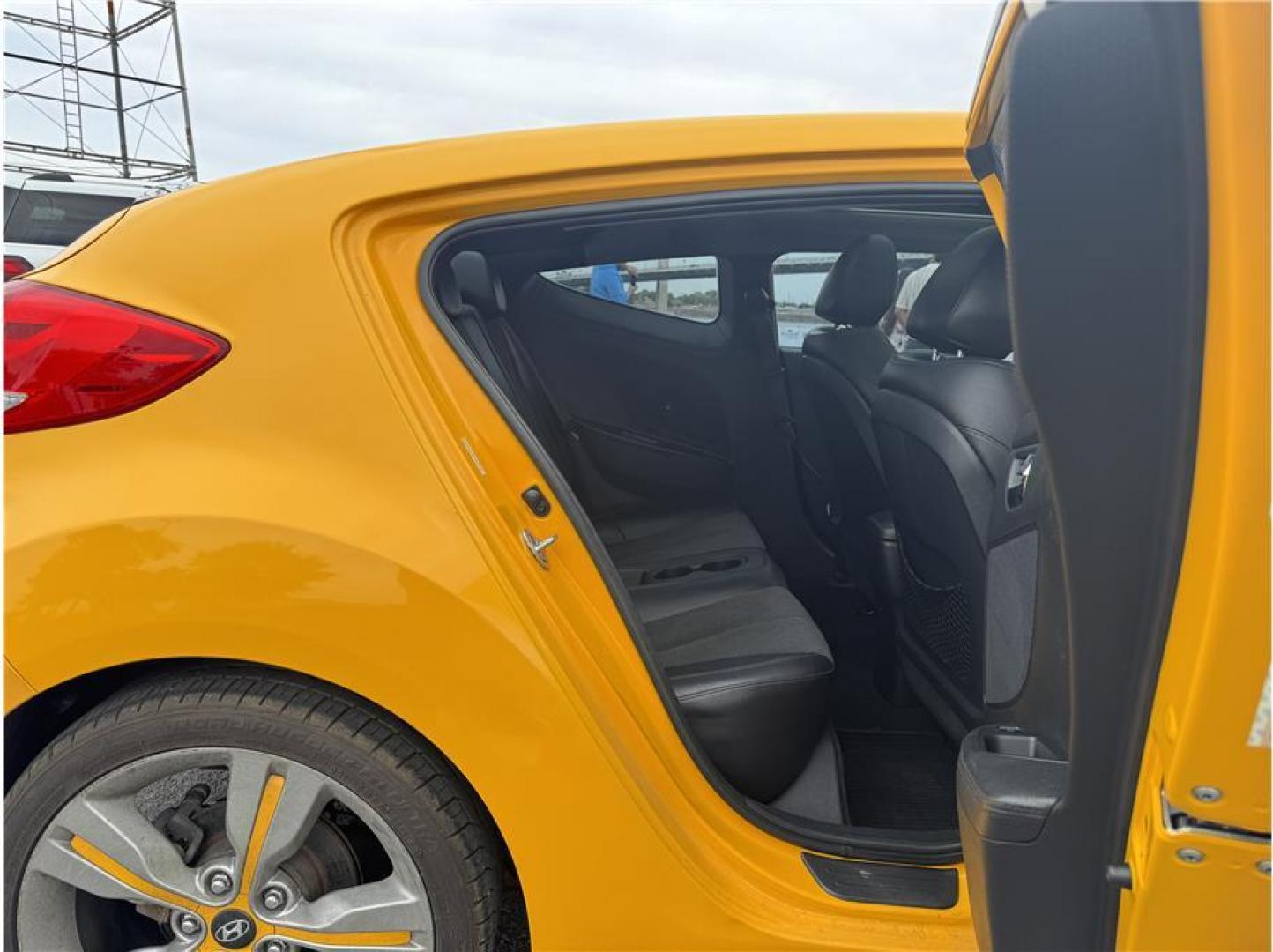2013 Yellow /No Color Hyundai Veloster Coupe 3D (KMHTC6AD4DU) with an 4-Cyl, 1.6 Liter engine, Auto, 6-Spd EcoShft DCT transmission, located at 607 W Columbia Drive, Kennewick, WA, 99336, (509) 987-1069, 46.216743, -119.126404 - Photo#9