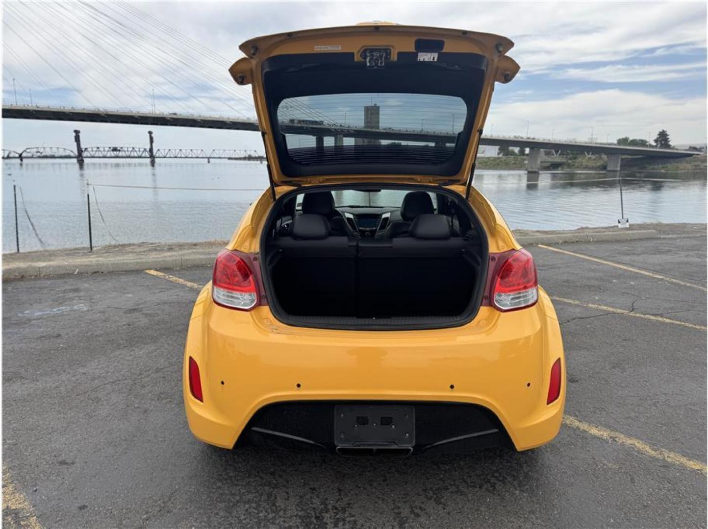 2013 Yellow /No Color Hyundai Veloster Coupe 3D (KMHTC6AD4DU) with an 4-Cyl, 1.6 Liter engine, Auto, 6-Spd EcoShft DCT transmission, located at 607 W Columbia Drive, Kennewick, WA, 99336, (509) 987-1069, 46.216743, -119.126404 - Photo#12