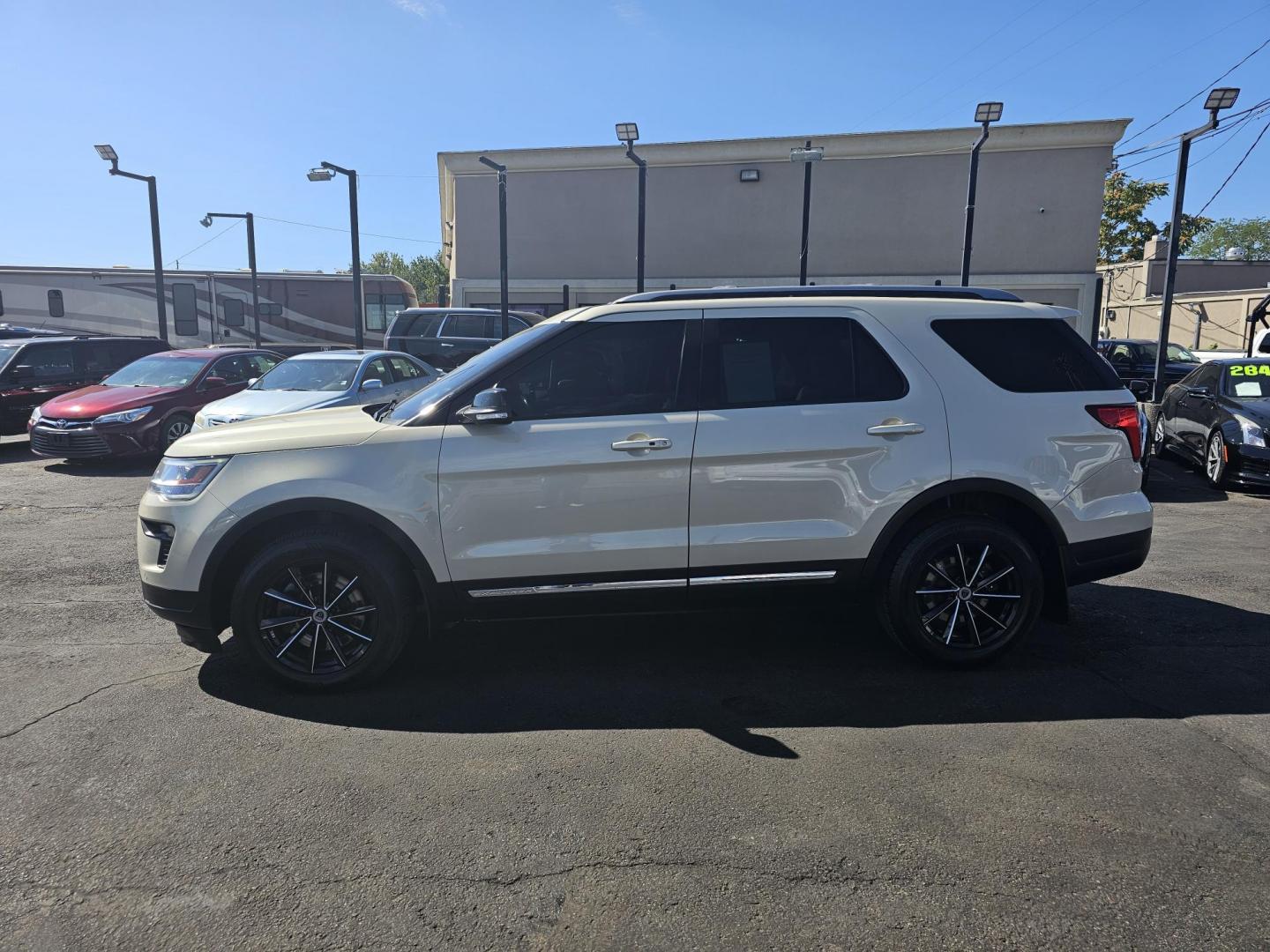 2018 Beige /No Color Ford Explorer (1FM5K8DH6JG) with an 4-Cyl, EcoBoost, 2.3T engine, Auto, 6-Spd SelectShift transmission, located at 607 W Columbia Drive, Kennewick, WA, 99336, (509) 987-1069, 46.216743, -119.126404 - Photo#1