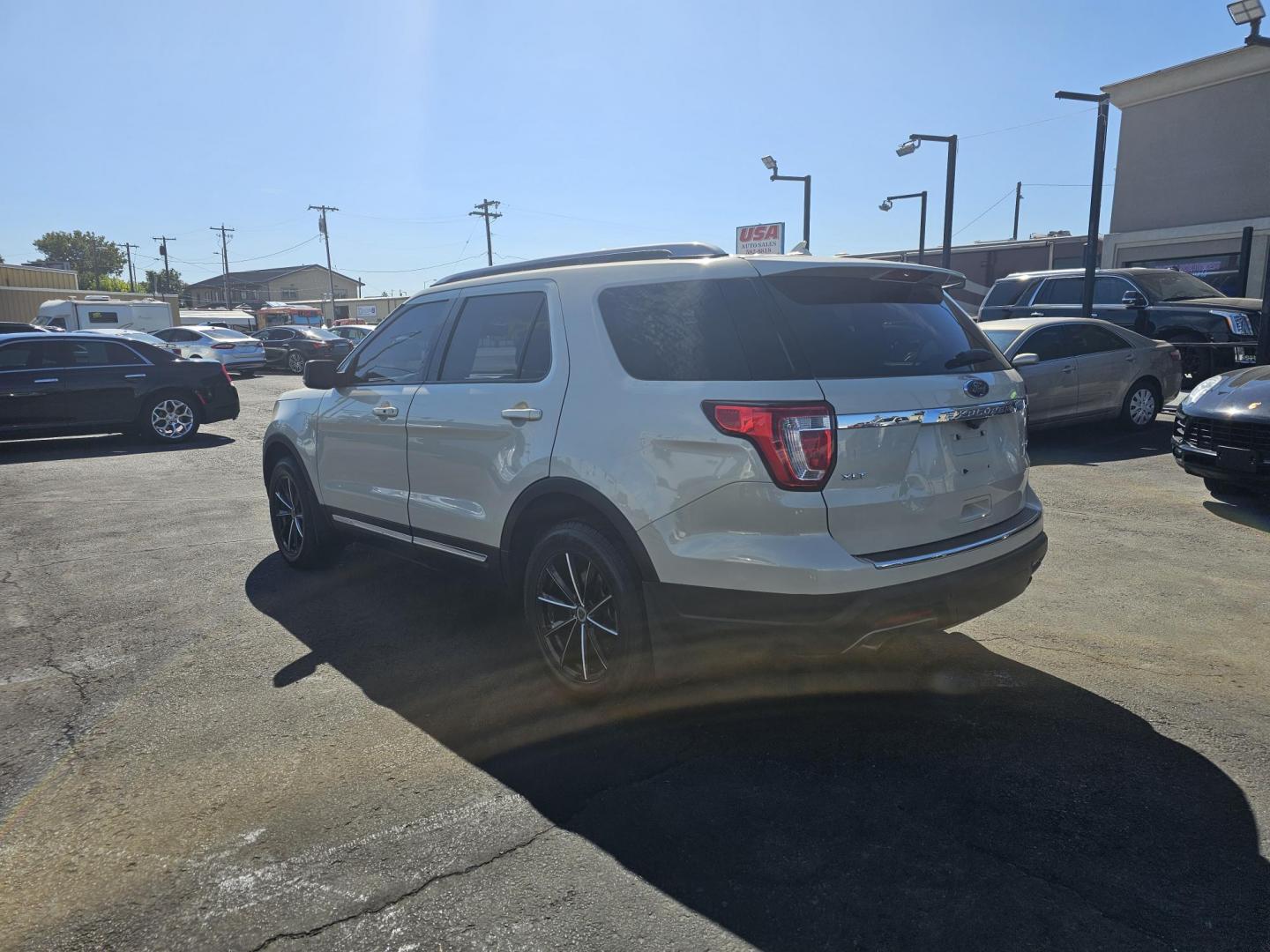 2018 Beige /No Color Ford Explorer (1FM5K8DH6JG) with an 4-Cyl, EcoBoost, 2.3T engine, Auto, 6-Spd SelectShift transmission, located at 607 W Columbia Drive, Kennewick, WA, 99336, (509) 987-1069, 46.216743, -119.126404 - Photo#2