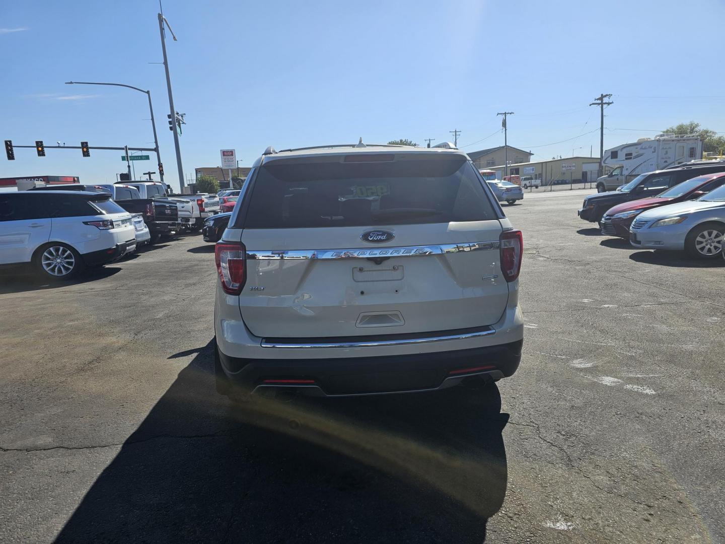 2018 Beige /No Color Ford Explorer (1FM5K8DH6JG) with an 4-Cyl, EcoBoost, 2.3T engine, Auto, 6-Spd SelectShift transmission, located at 607 W Columbia Drive, Kennewick, WA, 99336, (509) 987-1069, 46.216743, -119.126404 - Photo#3