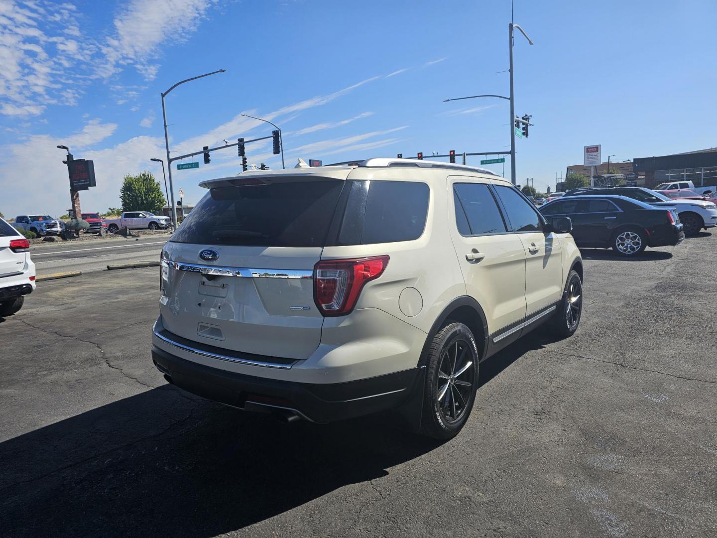 2018 Beige /No Color Ford Explorer (1FM5K8DH6JG) with an 4-Cyl, EcoBoost, 2.3T engine, Auto, 6-Spd SelectShift transmission, located at 607 W Columbia Drive, Kennewick, WA, 99336, (509) 987-1069, 46.216743, -119.126404 - Photo#4