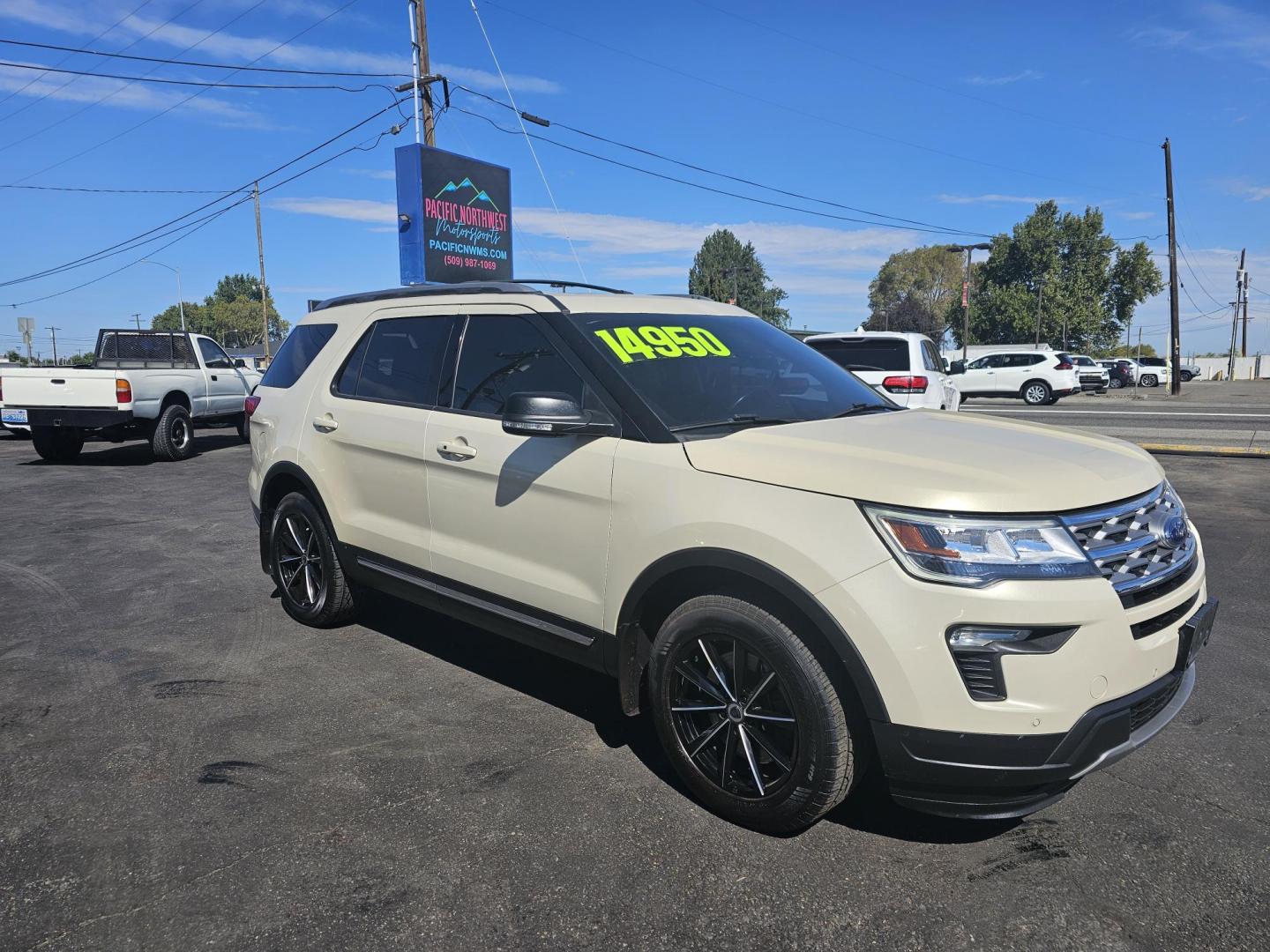 2018 Beige /No Color Ford Explorer (1FM5K8DH6JG) with an 4-Cyl, EcoBoost, 2.3T engine, Auto, 6-Spd SelectShift transmission, located at 607 W Columbia Drive, Kennewick, WA, 99336, (509) 987-1069, 46.216743, -119.126404 - Photo#5