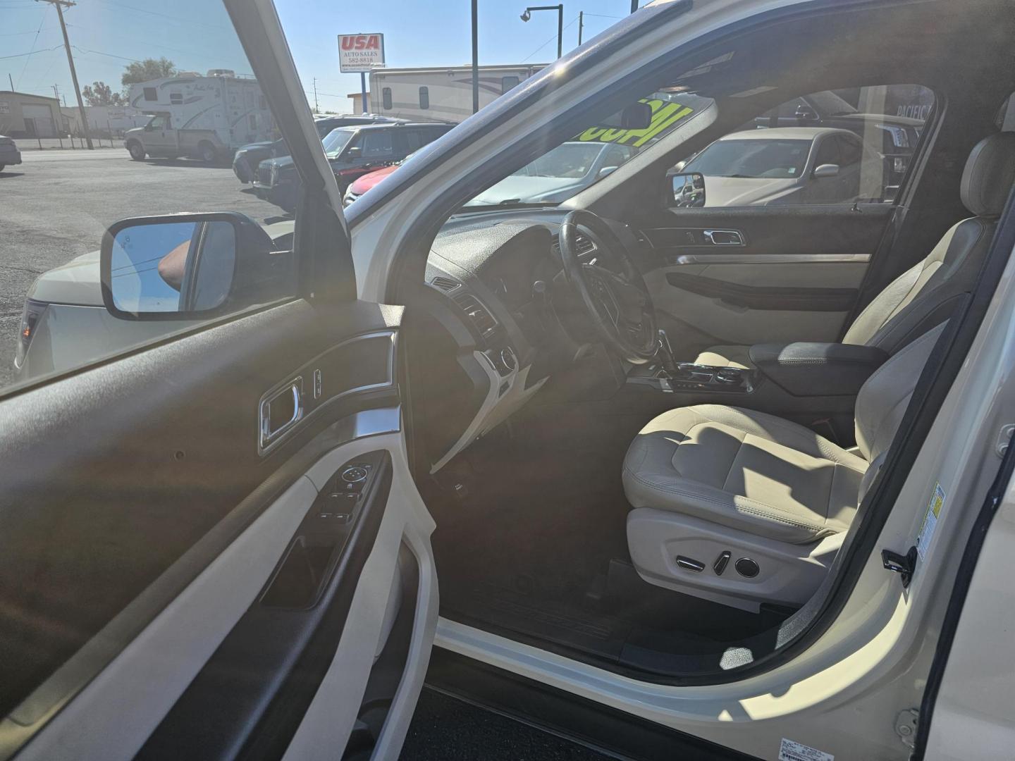 2018 Beige /No Color Ford Explorer (1FM5K8DH6JG) with an 4-Cyl, EcoBoost, 2.3T engine, Auto, 6-Spd SelectShift transmission, located at 607 W Columbia Drive, Kennewick, WA, 99336, (509) 987-1069, 46.216743, -119.126404 - Photo#7