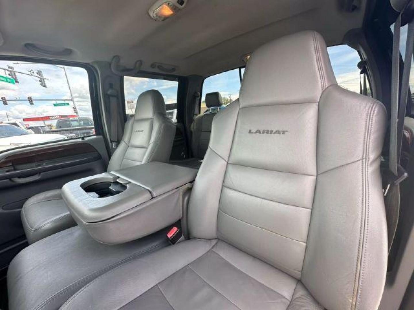 2004 Black /No Color Ford F350 Super Duty Crew Cab Lariat Pickup 4D 8 ft (1FTSW31P74E) with an V8, Turbo Dsl 6.0L engine, Automatic transmission, located at 607 W Columbia Drive, Kennewick, WA, 99336, (509) 987-1069, 46.216743, -119.126404 - Photo#9