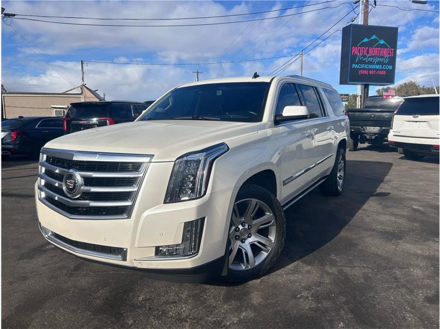 2015 Beige /No Color Cadillac Escalade ESV Premium Sport Utility 4D (1GYS4JKJ0FR) with an V8, 6.2 Liter engine, Auto, 6-Spd HD Overdrive transmission, located at 607 W Columbia Drive, Kennewick, WA, 99336, (509) 987-1069, 46.216743, -119.126404- Photo#0