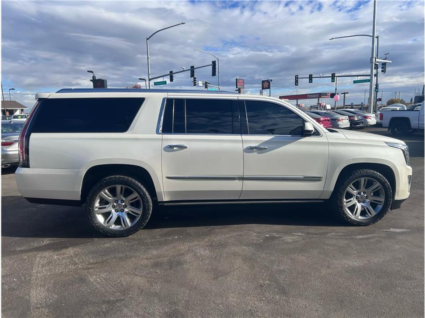 2015 Beige /No Color Cadillac Escalade ESV Premium Sport Utility 4D (1GYS4JKJ0FR) with an V8, 6.2 Liter engine, Auto, 6-Spd HD Overdrive transmission, located at 607 W Columbia Drive, Kennewick, WA, 99336, (509) 987-1069, 46.216743, -119.126404- Photo#3