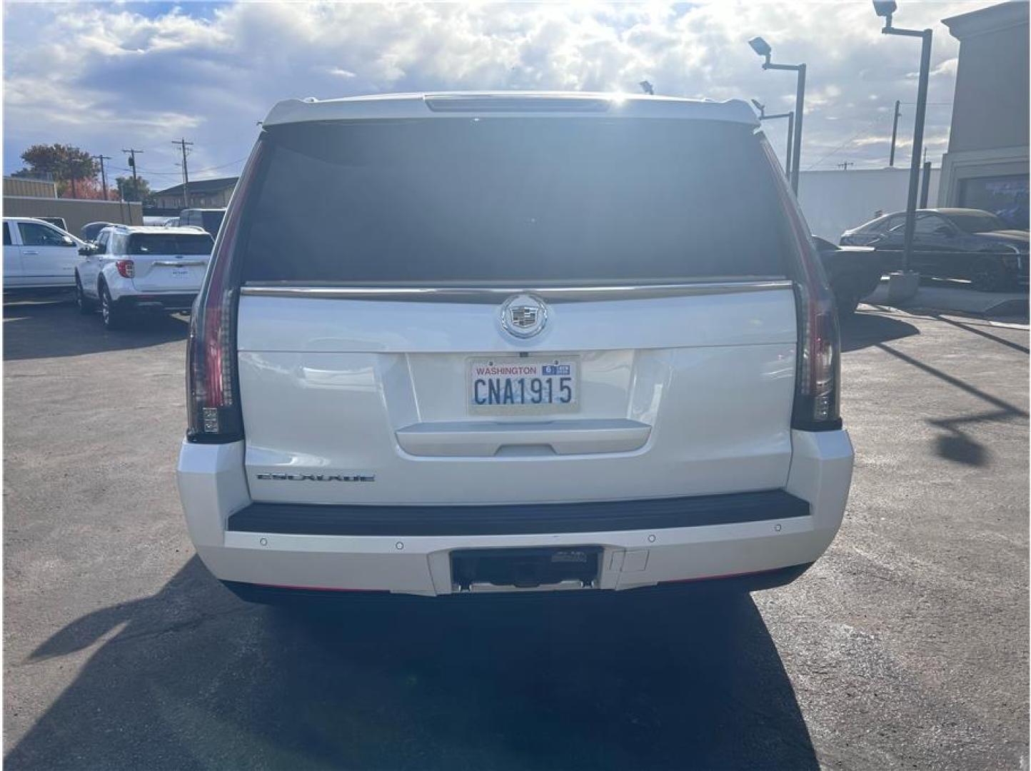 2015 Beige /No Color Cadillac Escalade ESV Premium Sport Utility 4D (1GYS4JKJ0FR) with an V8, 6.2 Liter engine, Auto, 6-Spd HD Overdrive transmission, located at 607 W Columbia Drive, Kennewick, WA, 99336, (509) 987-1069, 46.216743, -119.126404- Photo#5