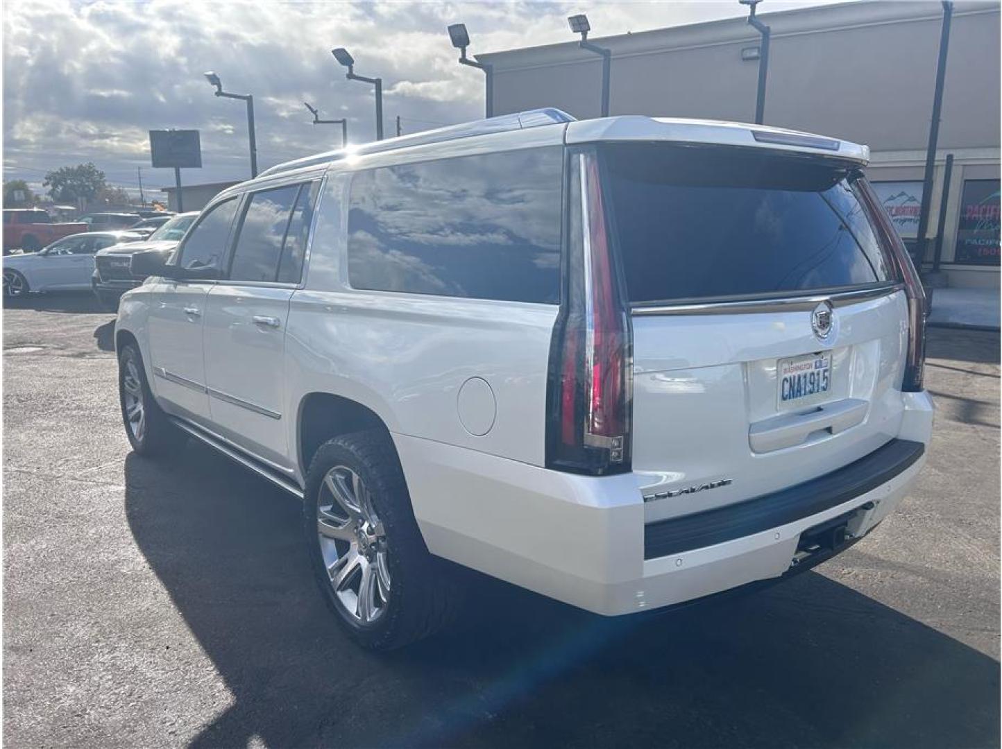 2015 Beige /No Color Cadillac Escalade ESV Premium Sport Utility 4D (1GYS4JKJ0FR) with an V8, 6.2 Liter engine, Auto, 6-Spd HD Overdrive transmission, located at 607 W Columbia Drive, Kennewick, WA, 99336, (509) 987-1069, 46.216743, -119.126404- Photo#6
