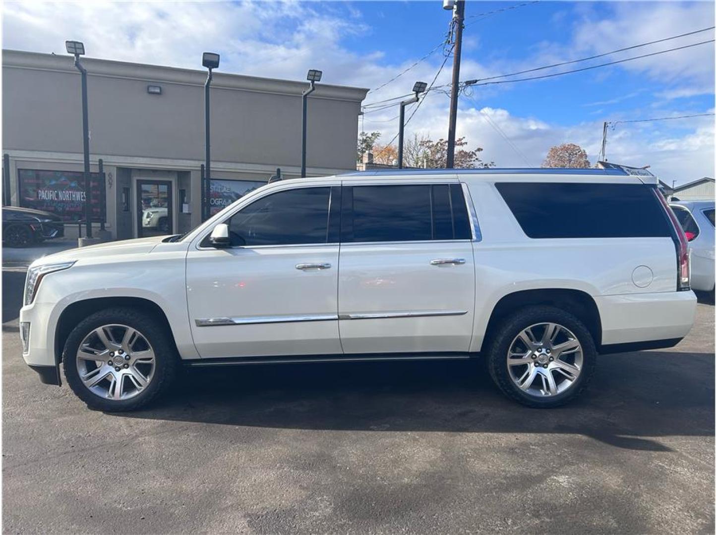 2015 Beige /No Color Cadillac Escalade ESV Premium Sport Utility 4D (1GYS4JKJ0FR) with an V8, 6.2 Liter engine, Auto, 6-Spd HD Overdrive transmission, located at 607 W Columbia Drive, Kennewick, WA, 99336, (509) 987-1069, 46.216743, -119.126404- Photo#7