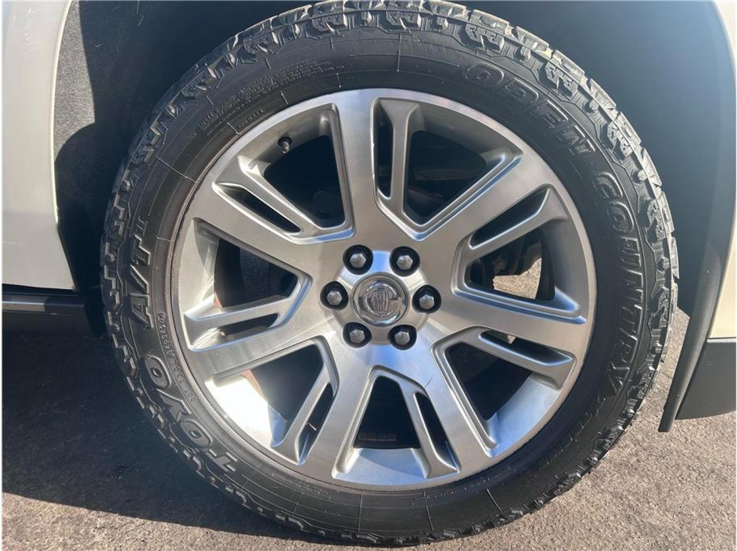 2015 Beige /No Color Cadillac Escalade ESV Premium Sport Utility 4D (1GYS4JKJ0FR) with an V8, 6.2 Liter engine, Auto, 6-Spd HD Overdrive transmission, located at 607 W Columbia Drive, Kennewick, WA, 99336, (509) 987-1069, 46.216743, -119.126404- Photo#8
