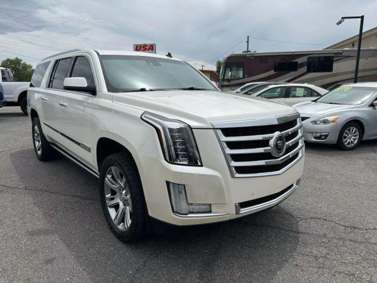 2015 White Cadillac Escalade ESV Premium Sport Utility 4D (1GYS4JKJ0FR) with an V8, Flex Fuel, 6.2 Liter engine, Auto, 6-Spd HD Overdrive transmission, located at 607 W Columbia Drive, Kennewick, WA, 99336, (509) 987-1069, 46.216743, -119.126404 - Photo#2