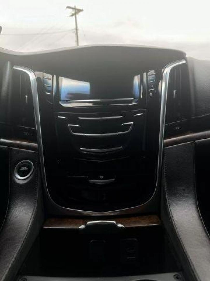 2015 White Cadillac Escalade ESV Premium Sport Utility 4D (1GYS4JKJ0FR) with an V8, Flex Fuel, 6.2 Liter engine, Auto, 6-Spd HD Overdrive transmission, located at 607 W Columbia Drive, Kennewick, WA, 99336, (509) 987-1069, 46.216743, -119.126404 - Photo#15