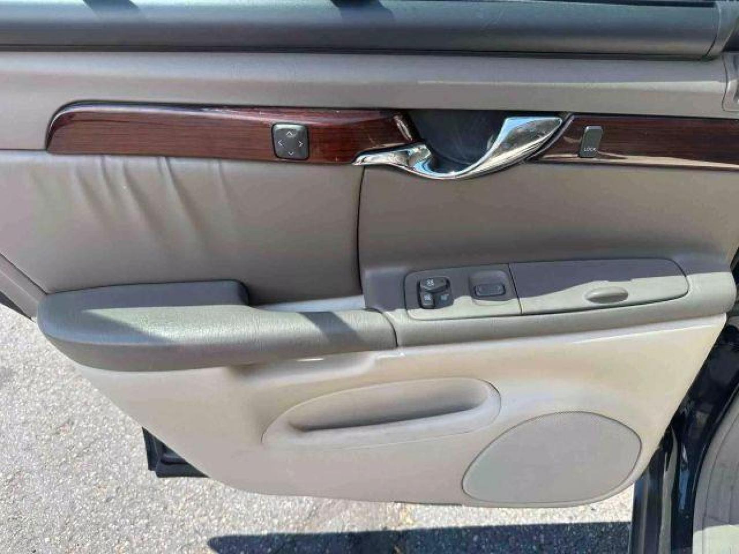 2003 Navy Blue /Off White Cadillac DeVille DHS Sedan 4D (1G6KE54Y83U) , Automatic transmission, located at 607 W Columbia Drive, Kennewick, WA, 99336, (509) 987-1069, 46.216743, -119.126404 - Photo#24