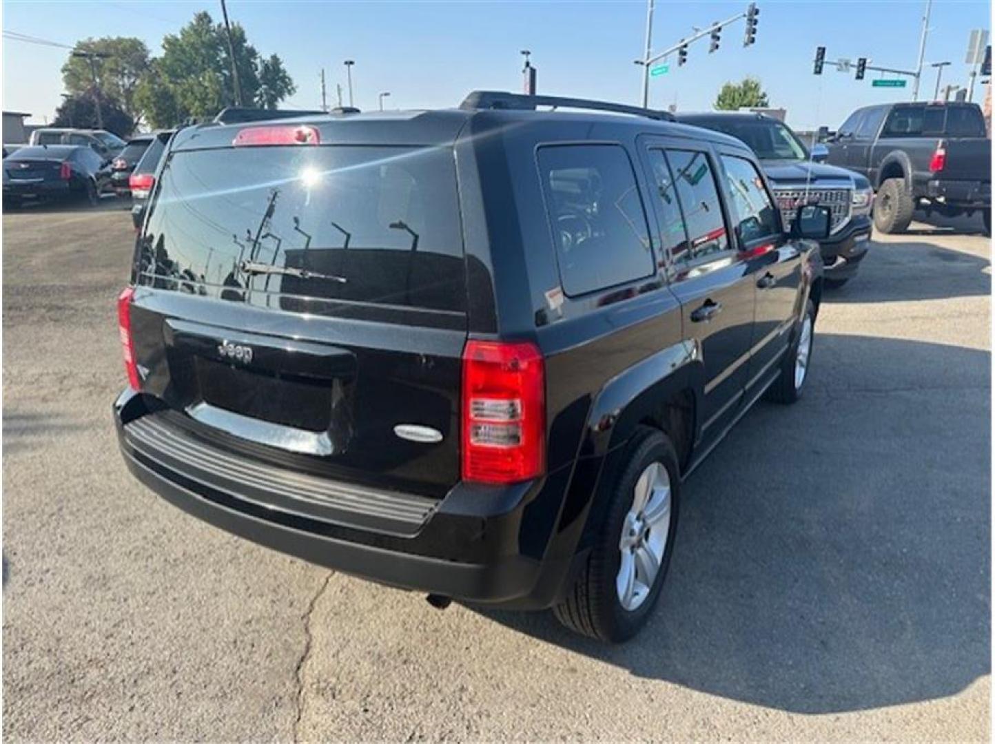 2012 Black /No Color Jeep Patriot Latitude Sport Utility 4D (1C4NJPFB0CD) with an 4-Cyl, 2.4 Liter engine, Auto, CVT w/AutoStick transmission, located at 607 W Columbia Drive, Kennewick, WA, 99336, (509) 987-1069, 46.216743, -119.126404 - Photo#2