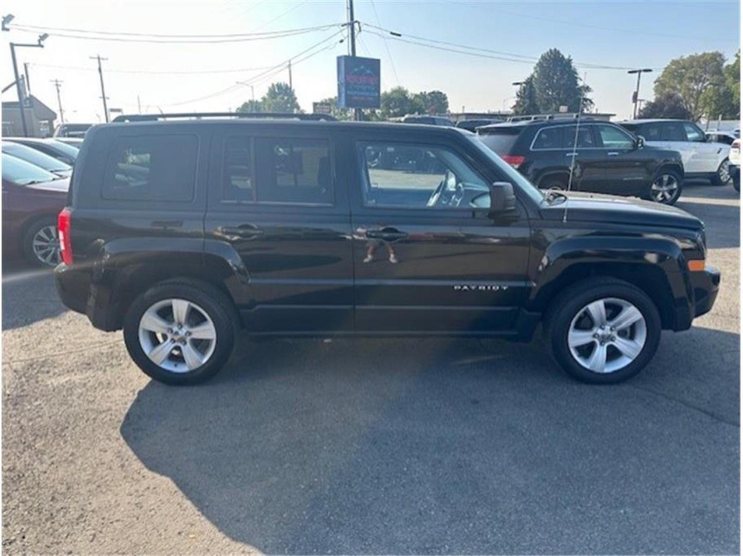 2012 Black /No Color Jeep Patriot Latitude Sport Utility 4D (1C4NJPFB0CD) with an 4-Cyl, 2.4 Liter engine, Auto, CVT w/AutoStick transmission, located at 607 W Columbia Drive, Kennewick, WA, 99336, (509) 987-1069, 46.216743, -119.126404 - Photo#3