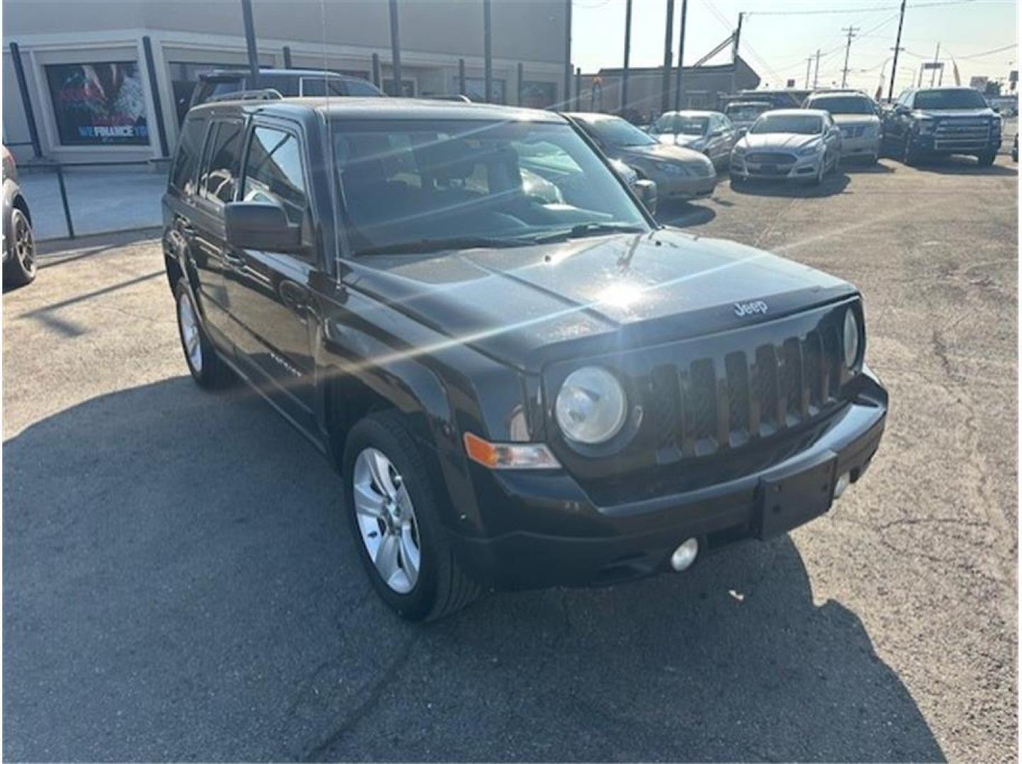 2012 Black /No Color Jeep Patriot Latitude Sport Utility 4D (1C4NJPFB0CD) with an 4-Cyl, 2.4 Liter engine, Auto, CVT w/AutoStick transmission, located at 607 W Columbia Drive, Kennewick, WA, 99336, (509) 987-1069, 46.216743, -119.126404 - Photo#4