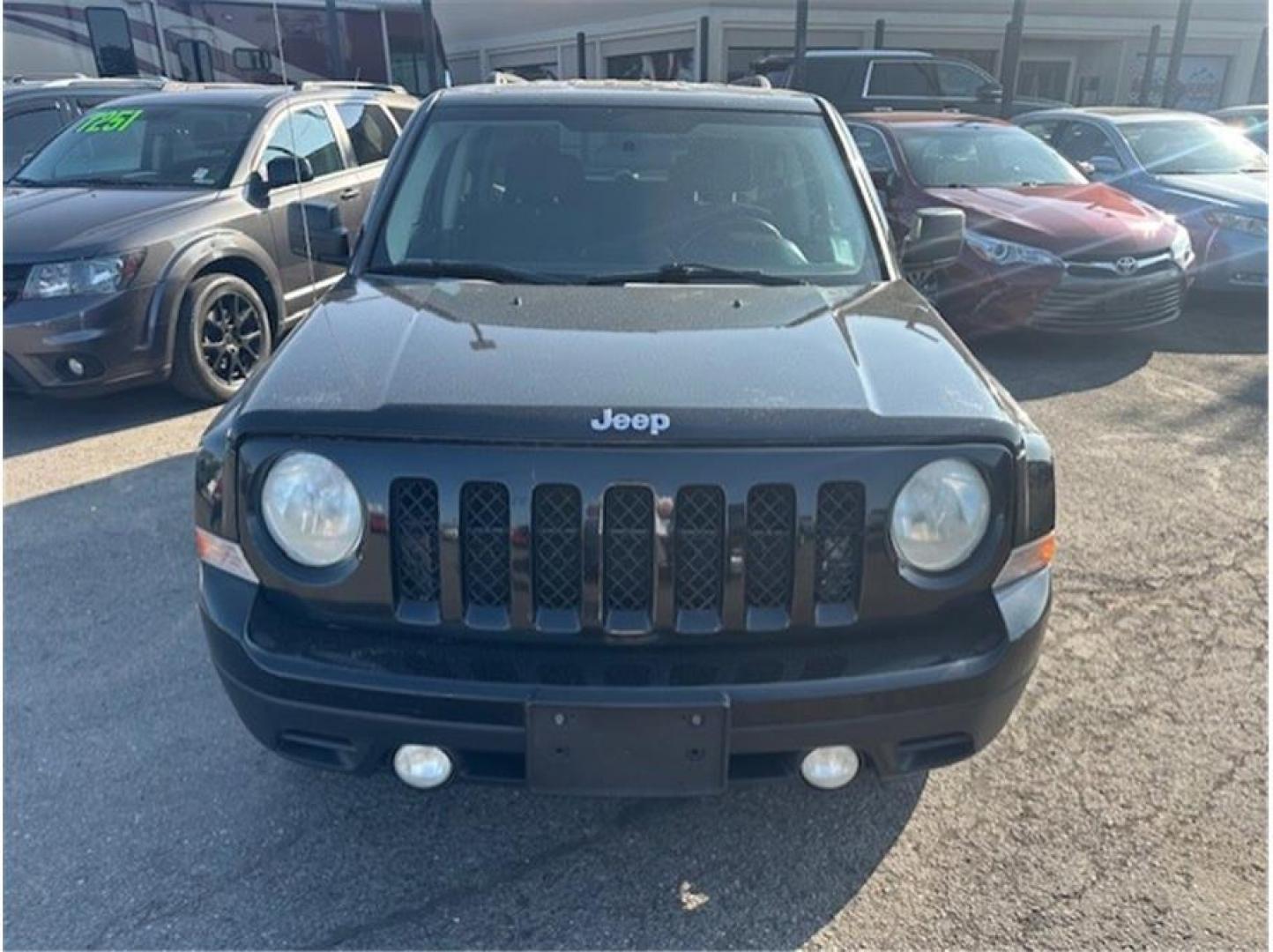 2012 Black /No Color Jeep Patriot Latitude Sport Utility 4D (1C4NJPFB0CD) with an 4-Cyl, 2.4 Liter engine, Auto, CVT w/AutoStick transmission, located at 607 W Columbia Drive, Kennewick, WA, 99336, (509) 987-1069, 46.216743, -119.126404 - Photo#5