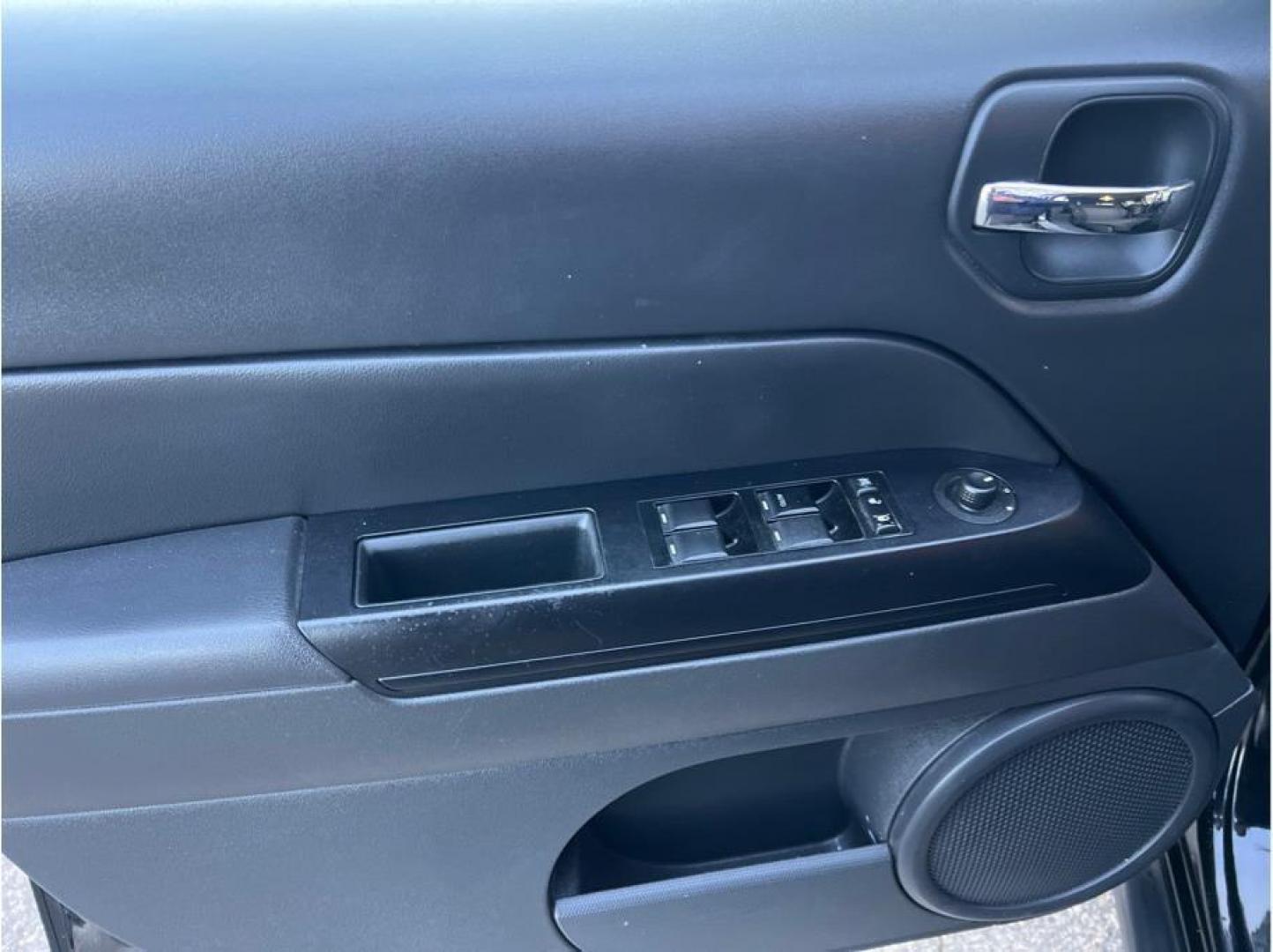 2012 Black /No Color Jeep Patriot Latitude Sport Utility 4D (1C4NJPFB0CD) with an 4-Cyl, 2.4 Liter engine, Auto, CVT w/AutoStick transmission, located at 607 W Columbia Drive, Kennewick, WA, 99336, (509) 987-1069, 46.216743, -119.126404 - Photo#6