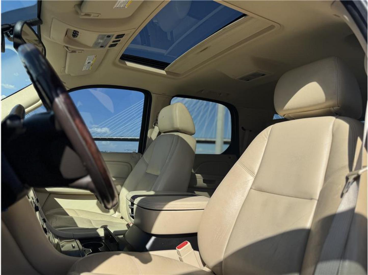 2008 Gold /No Color Cadillac Escalade (1GYFK63868R) with an V8, 6.2 Liter engine, Automatic, 6-Spd HD w/Overdrive transmission, located at 607 W Columbia Drive, Kennewick, WA, 99336, (509) 987-1069, 46.216743, -119.126404 - Photo#5