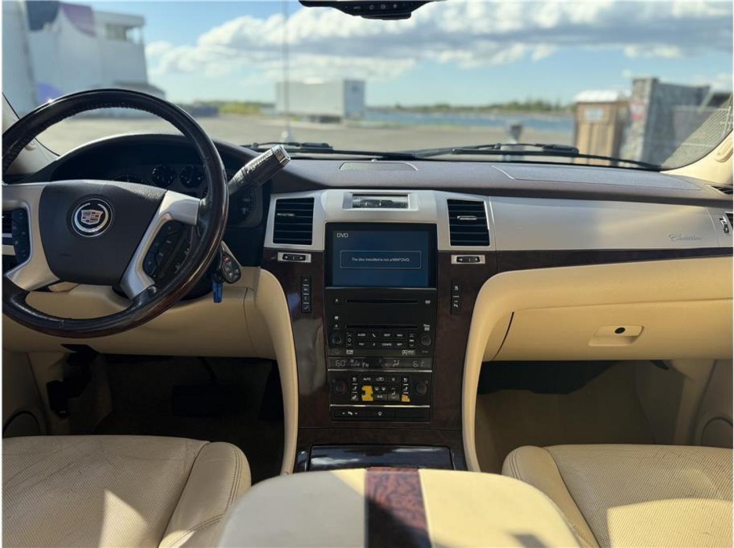 2008 Gold /No Color Cadillac Escalade (1GYFK63868R) with an V8, 6.2 Liter engine, Automatic, 6-Spd HD w/Overdrive transmission, located at 607 W Columbia Drive, Kennewick, WA, 99336, (509) 987-1069, 46.216743, -119.126404 - Photo#7