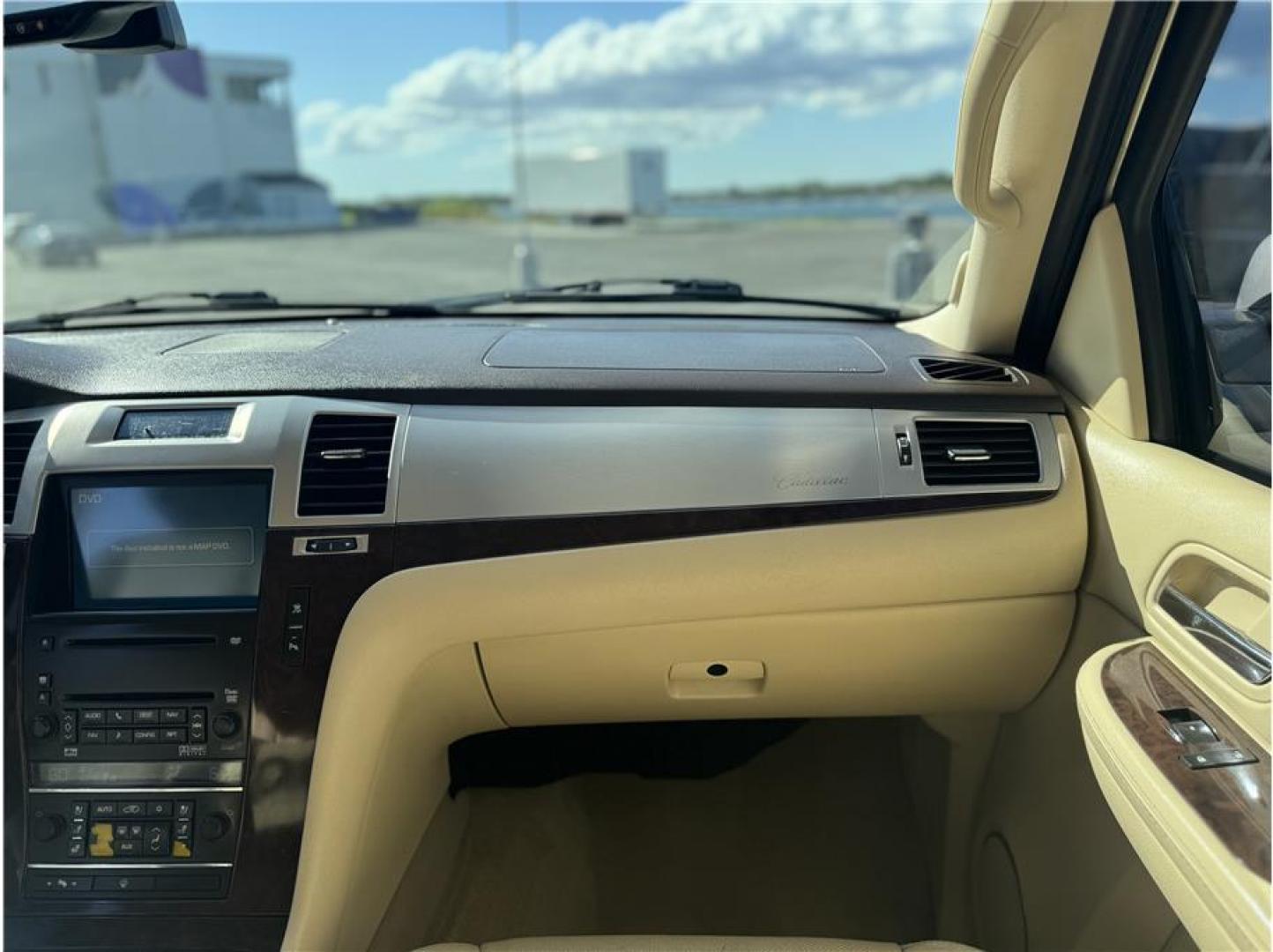 2008 Gold /No Color Cadillac Escalade (1GYFK63868R) with an V8, 6.2 Liter engine, Automatic, 6-Spd HD w/Overdrive transmission, located at 607 W Columbia Drive, Kennewick, WA, 99336, (509) 987-1069, 46.216743, -119.126404 - Photo#8