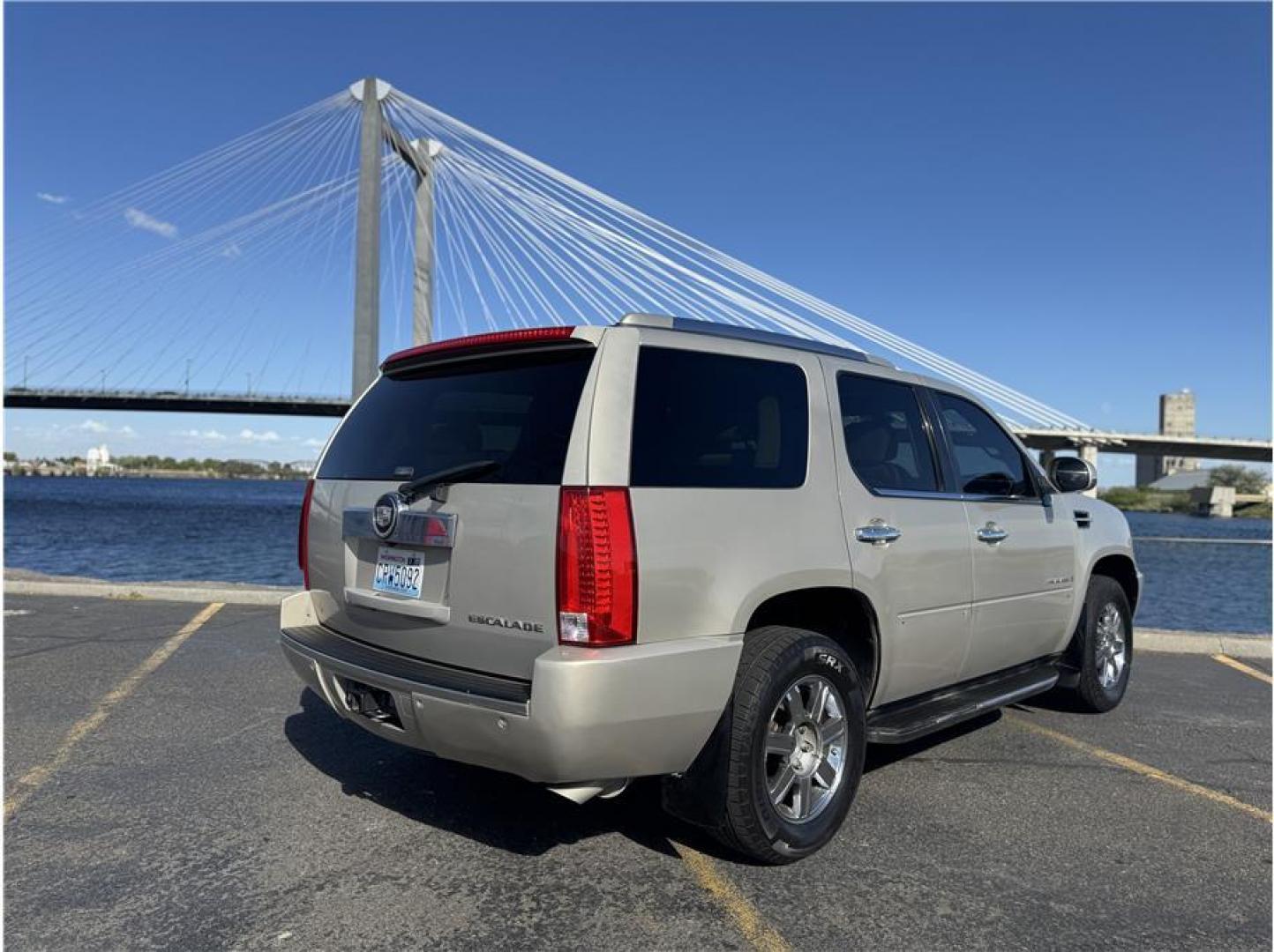 2008 Gold /No Color Cadillac Escalade (1GYFK63868R) with an V8, 6.2 Liter engine, Automatic, 6-Spd HD w/Overdrive transmission, located at 607 W Columbia Drive, Kennewick, WA, 99336, (509) 987-1069, 46.216743, -119.126404 - Photo#13