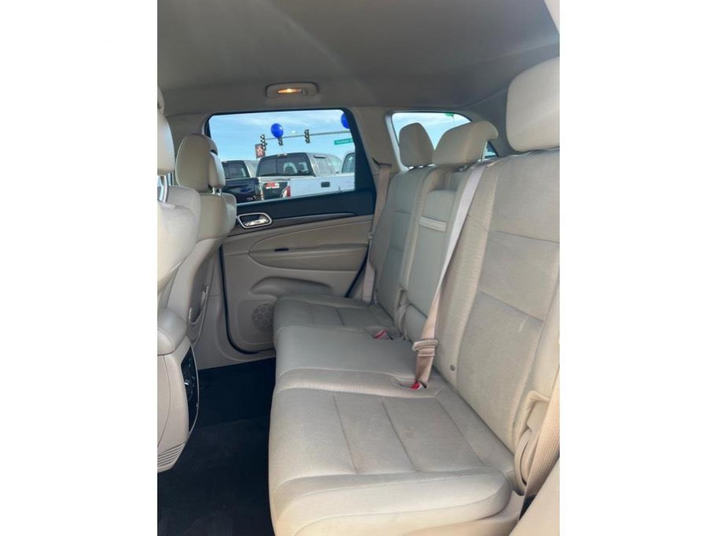 2015 Blue /No Color Jeep Grand Cherokee (1C4RJEAG5FG) with an V6, Flex Fuel, 3.6 Liter engine, Automatic, 8-Spd transmission, located at 607 W Columbia Drive, Kennewick, WA, 99336, (509) 987-1069, 46.216743, -119.126404 - Photo#9