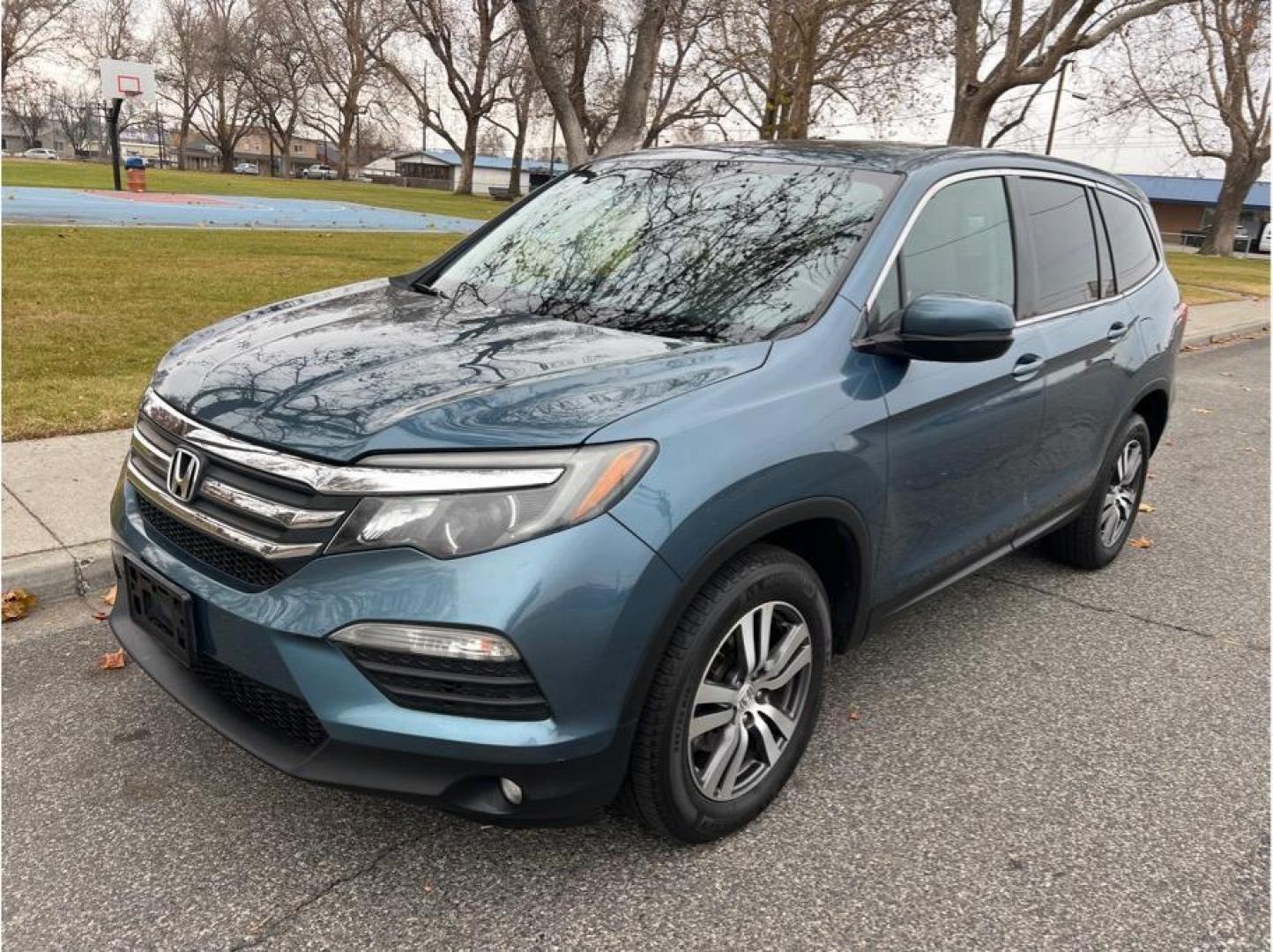 2016 Blue /No Color Honda Pilot (5FNYF6H52GB) with an V6, i-VTEC, 3.5 Liter engine, Automatic, 6-Spd transmission, located at 607 W Columbia Drive, Kennewick, WA, 99336, (509) 987-1069, 46.216743, -119.126404 - Photo#0