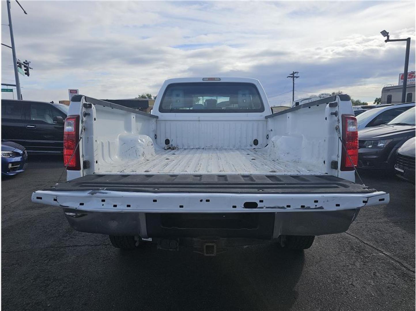 2015 White /No Color Ford F350 Super Duty Super Cab (1FT8X3B65FE) with an V8, Flex Fuel, 6.2 Liter engine, Auto, HD 6-Spd SelShft transmission, located at 607 W Columbia Drive, Kennewick, WA, 99336, (509) 987-1069, 46.216743, -119.126404 - Photo#4