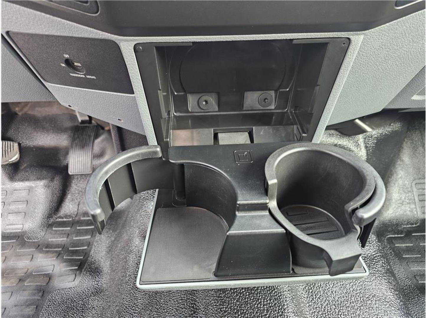 2015 White /No Color Ford F350 Super Duty Super Cab (1FT8X3B65FE) with an V8, Flex Fuel, 6.2 Liter engine, Auto, HD 6-Spd SelShft transmission, located at 607 W Columbia Drive, Kennewick, WA, 99336, (509) 987-1069, 46.216743, -119.126404 - Photo#14