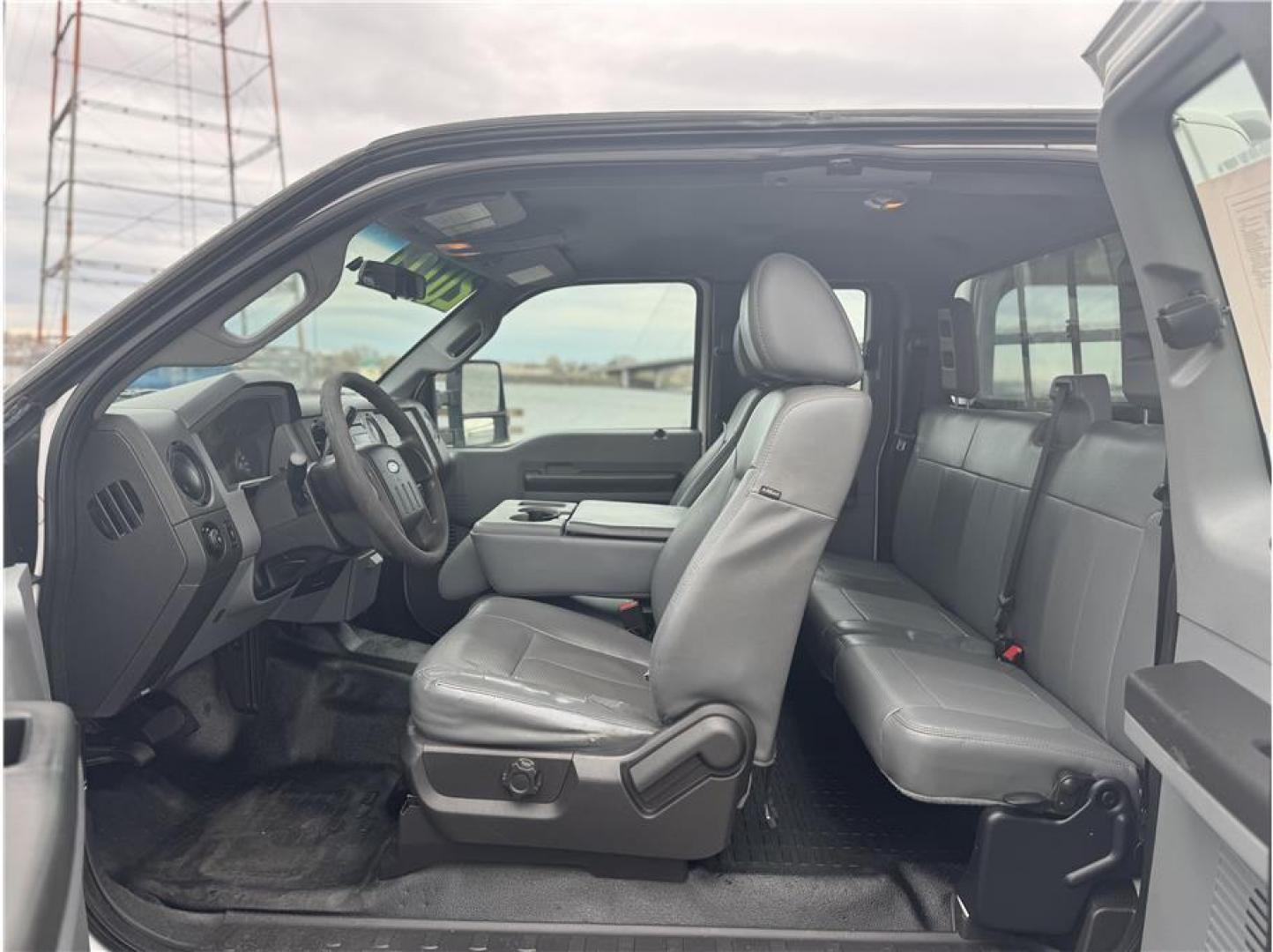 2015 White /No Color Ford F350 Super Duty Super Cab (1FT8X3B65FE) with an V8, Flex Fuel, 6.2 Liter engine, Auto, HD 6-Spd SelShft transmission, located at 607 W Columbia Drive, Kennewick, WA, 99336, (509) 987-1069, 46.216743, -119.126404 - Photo#19