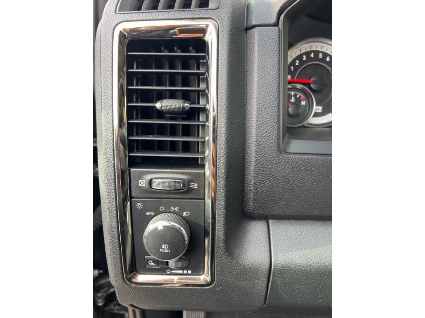 2018 Gray /No Color Ram 1500 Crew Cab (1C6RR7MT3JS) with an V8, HEMI, 5.7 Liter engine, Automatic, 8-Spd transmission, located at 607 W Columbia Drive, Kennewick, WA, 99336, (509) 987-1069, 46.216743, -119.126404 - Photo#14