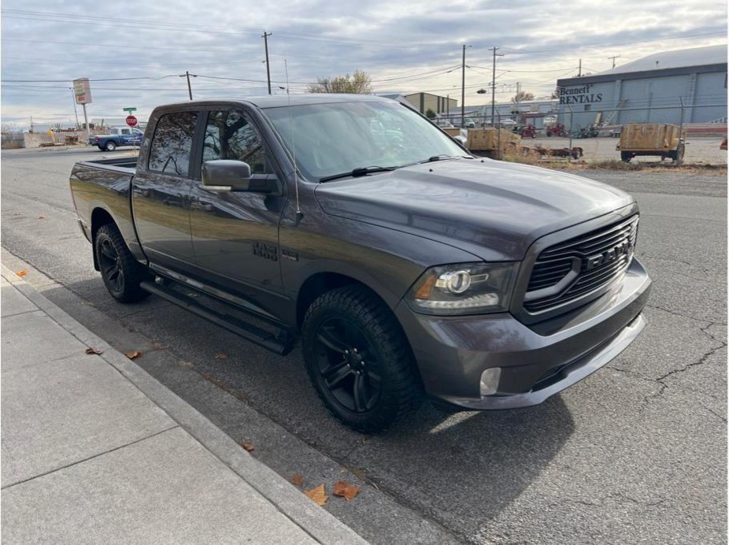 2018 Gray /No Color Ram 1500 Crew Cab (1C6RR7MT3JS) with an V8, HEMI, 5.7 Liter engine, Automatic, 8-Spd transmission, located at 607 W Columbia Drive, Kennewick, WA, 99336, (509) 987-1069, 46.216743, -119.126404 - Photo#2