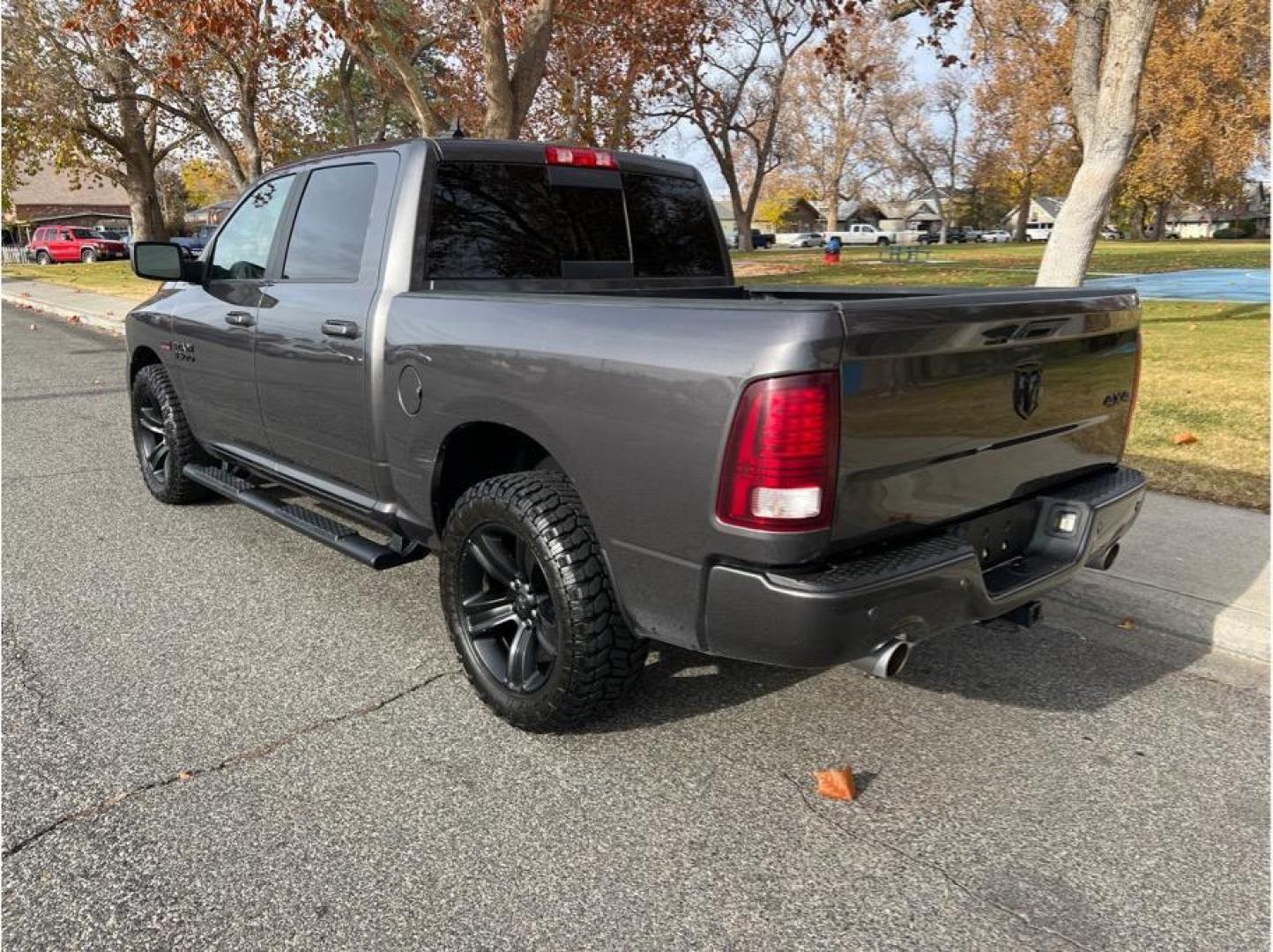 2018 Gray /No Color Ram 1500 Crew Cab (1C6RR7MT3JS) with an V8, HEMI, 5.7 Liter engine, Automatic, 8-Spd transmission, located at 607 W Columbia Drive, Kennewick, WA, 99336, (509) 987-1069, 46.216743, -119.126404 - Photo#6