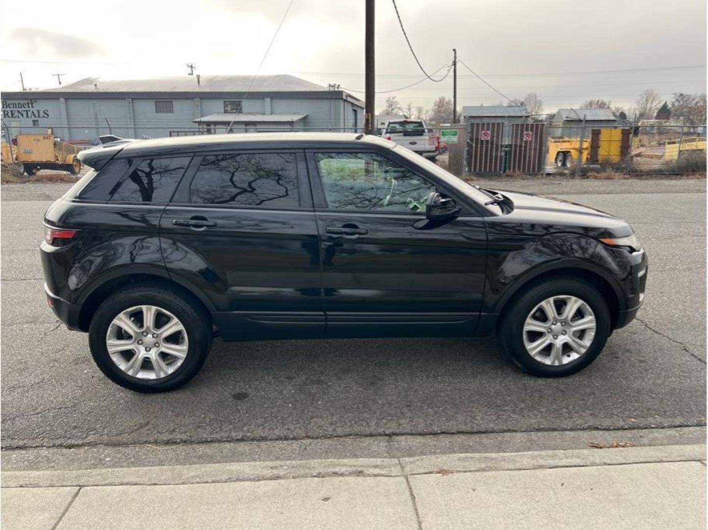2016 Black /No Color Land Rover Range Rover Evoque (SALVP2BG4GH) with an 4-Cyl, Turbo, 2.0 Liter engine, Auto, 9-Spd w/Sport Mode transmission, located at 607 W Columbia Drive, Kennewick, WA, 99336, (509) 987-1069, 46.216743, -119.126404 - Photo#3