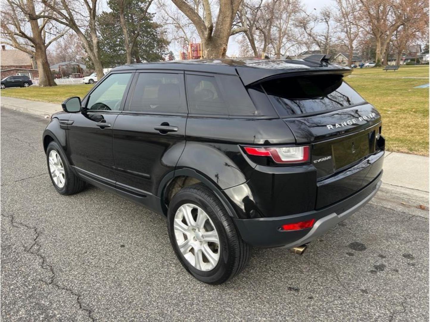 2016 Black /No Color Land Rover Range Rover Evoque (SALVP2BG4GH) with an 4-Cyl, Turbo, 2.0 Liter engine, Auto, 9-Spd w/Sport Mode transmission, located at 607 W Columbia Drive, Kennewick, WA, 99336, (509) 987-1069, 46.216743, -119.126404 - Photo#6