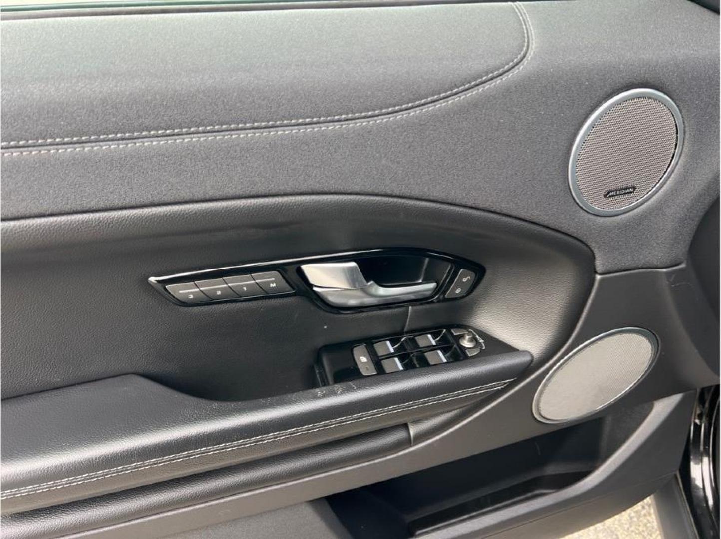 2016 Black /No Color Land Rover Range Rover Evoque (SALVP2BG4GH) with an 4-Cyl, Turbo, 2.0 Liter engine, Auto, 9-Spd w/Sport Mode transmission, located at 607 W Columbia Drive, Kennewick, WA, 99336, (509) 987-1069, 46.216743, -119.126404 - Photo#7