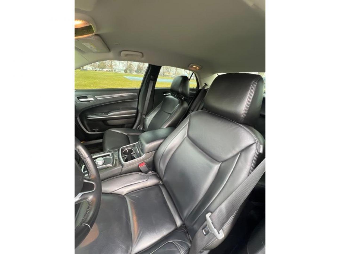 2022 Gray /No Color Chrysler 300 (2C3CCADG0NH) with an V6, 3.6 Liter engine, Automatic, 8-Spd transmission, located at 607 W Columbia Drive, Kennewick, WA, 99336, (509) 987-1069, 46.216743, -119.126404 - Photo#9