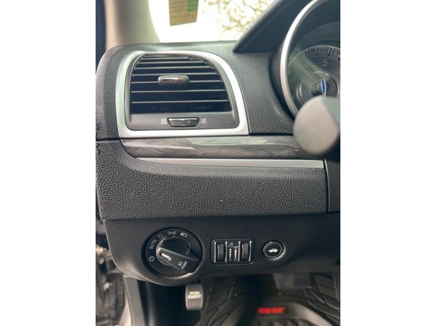 2022 Gray /No Color Chrysler 300 (2C3CCADG0NH) with an V6, 3.6 Liter engine, Automatic, 8-Spd transmission, located at 607 W Columbia Drive, Kennewick, WA, 99336, (509) 987-1069, 46.216743, -119.126404 - Photo#11